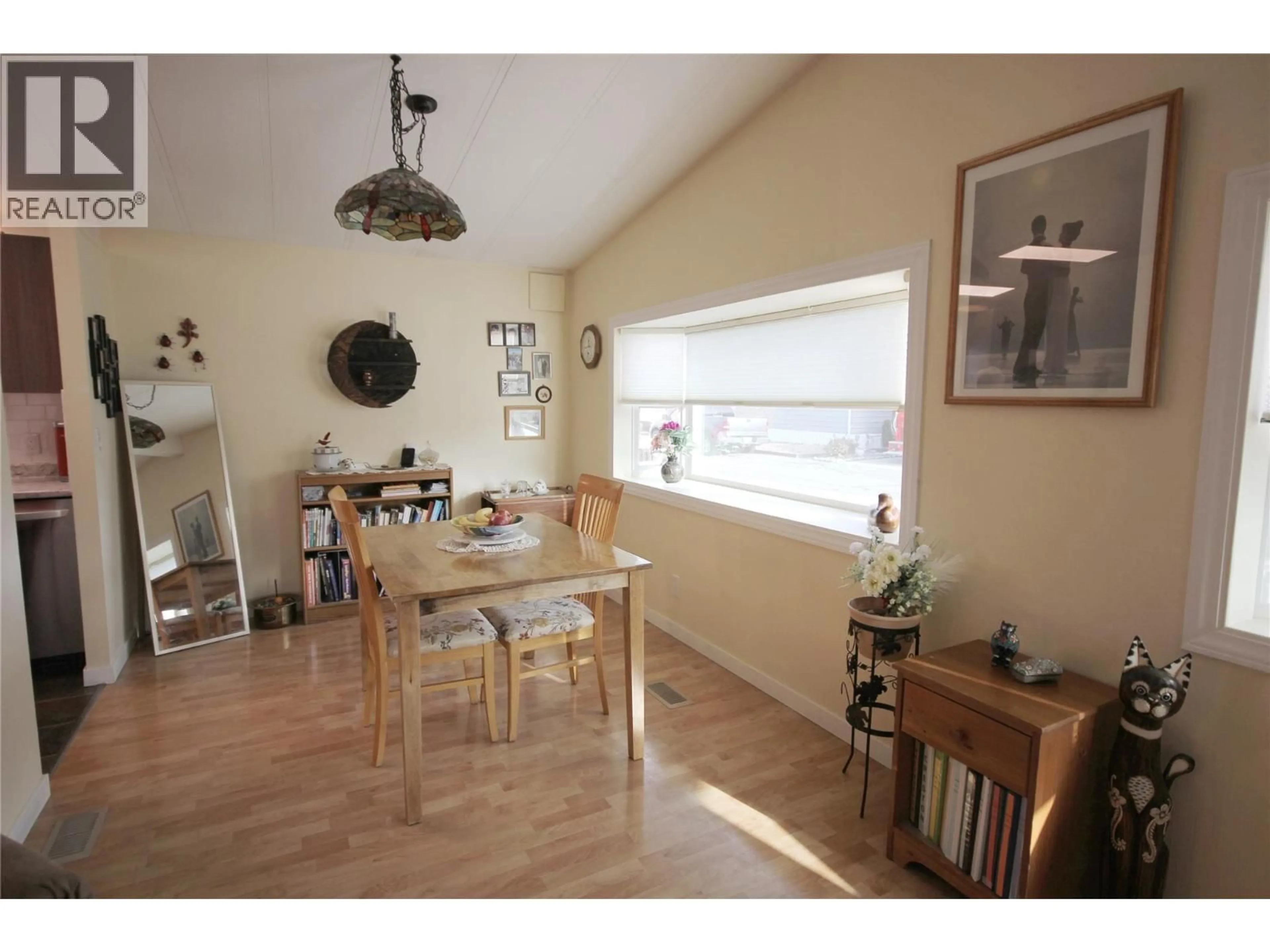 Dining room, wood/laminate floor for 17 - 999 BURNABY AVENUE, Penticton British Columbia V2A1G7