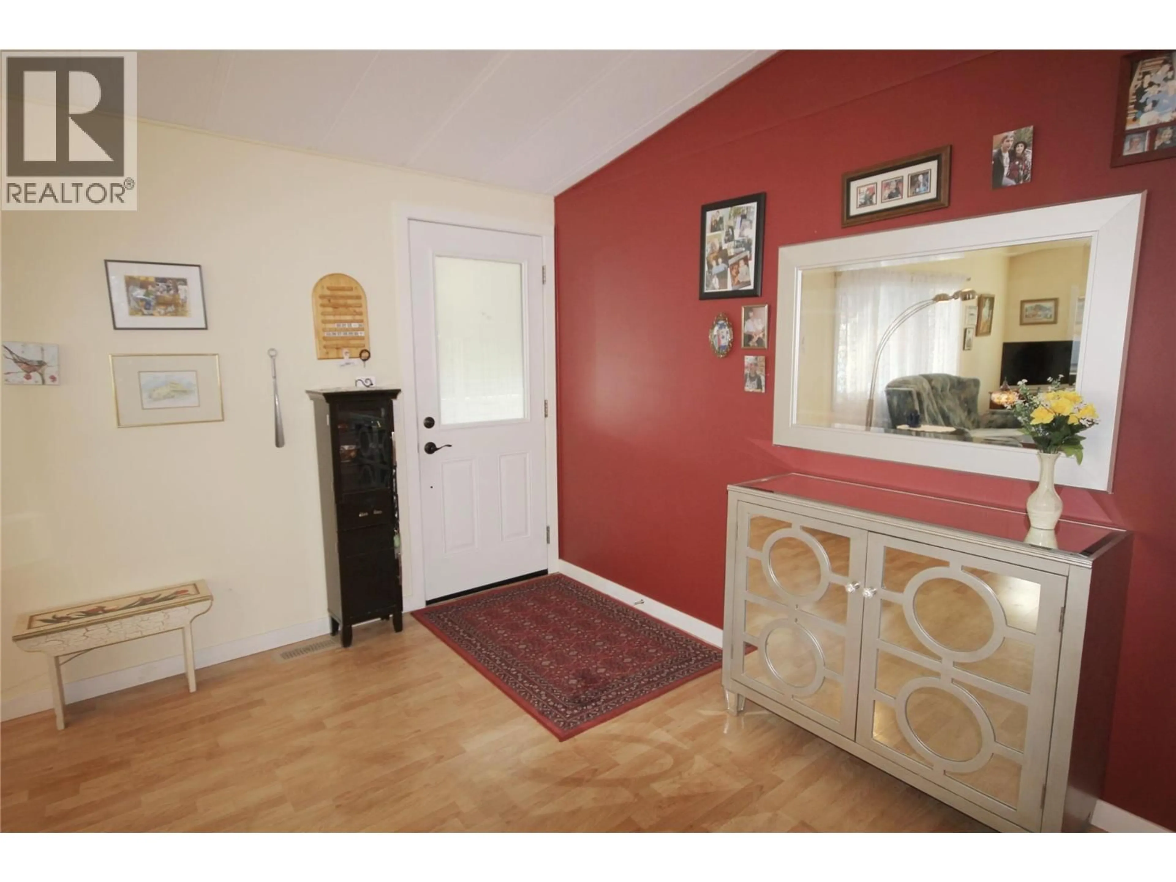 Indoor entryway for 17 - 999 BURNABY AVENUE, Penticton British Columbia V2A1G7