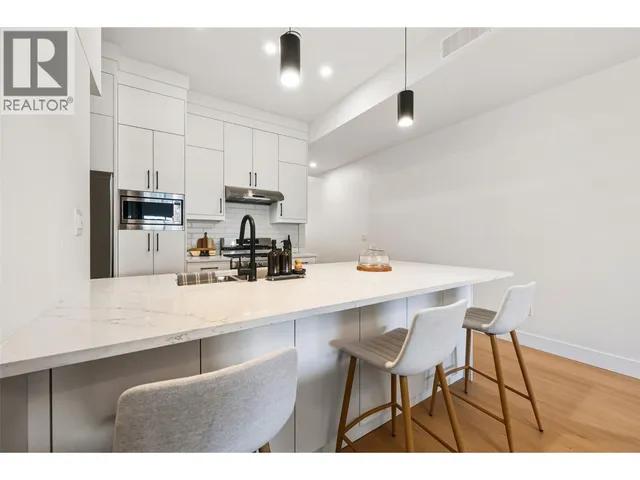 2 - 194 MAPLE PLACE, Oliver 5