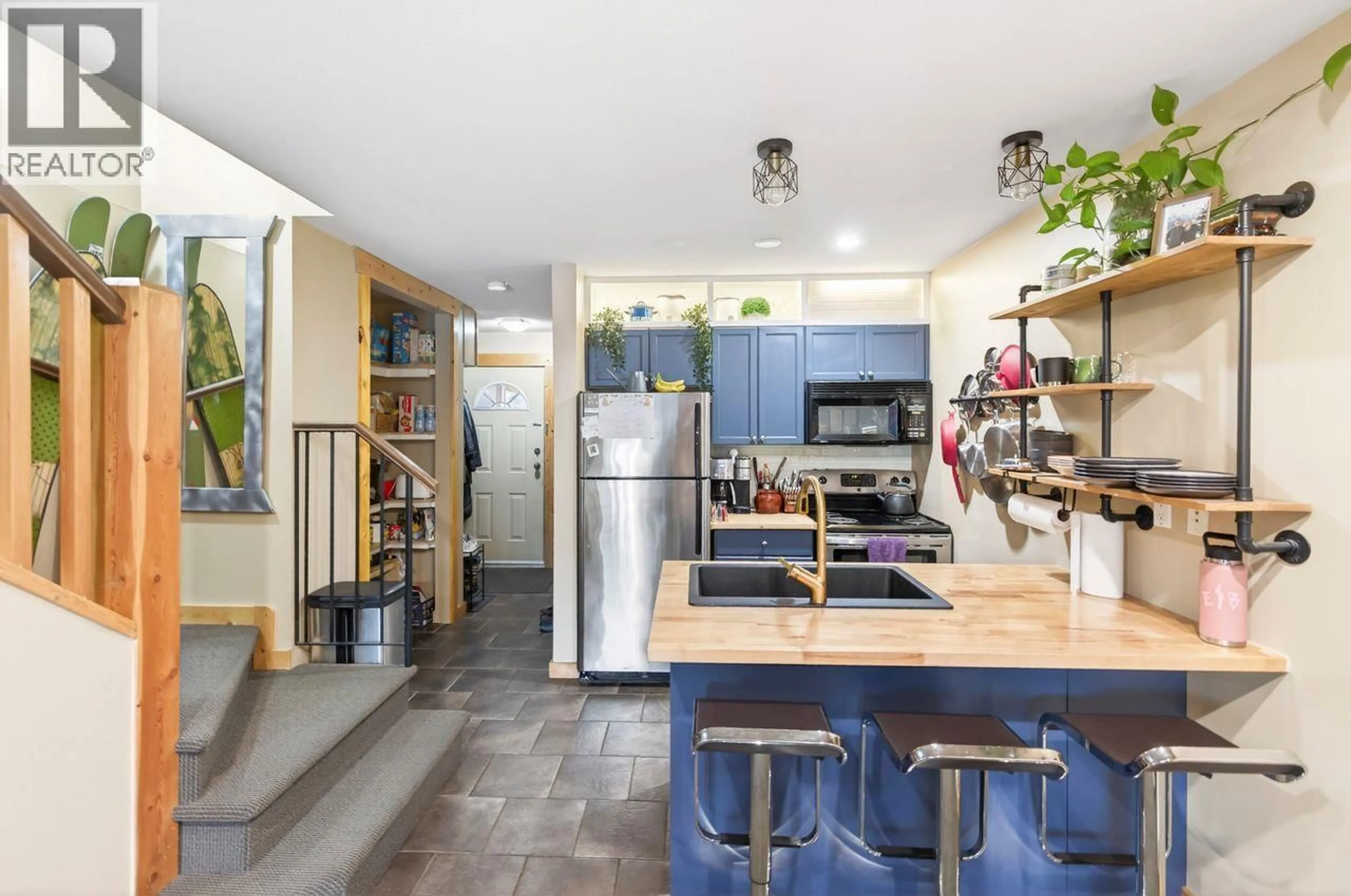 Contemporary kitchen, unknown for 33 RIVERMOUNT PLACE, Fernie British Columbia V0B1M7