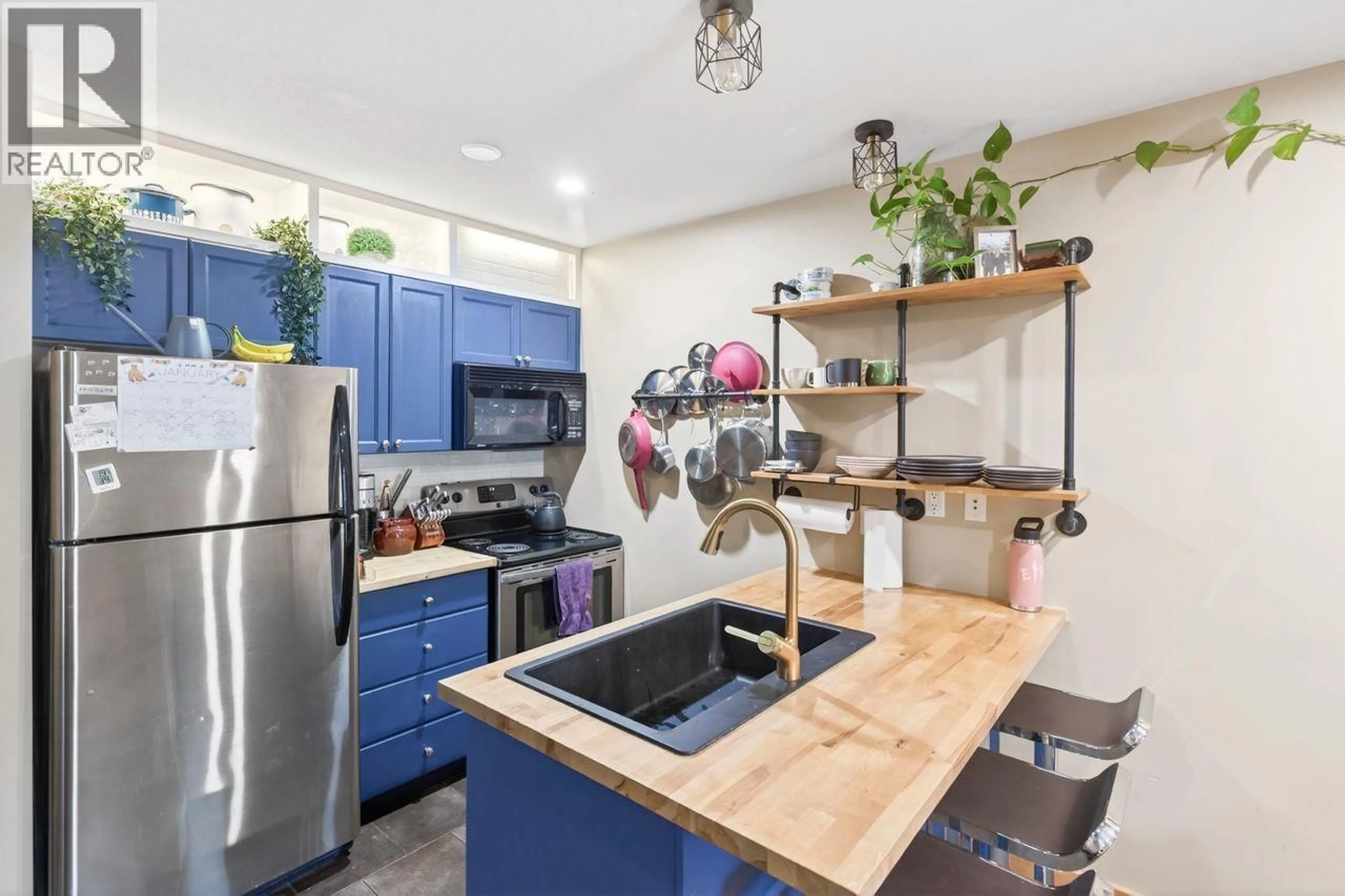 Open concept kitchen, unknown for 33 RIVERMOUNT PLACE, Fernie British Columbia V0B1M7