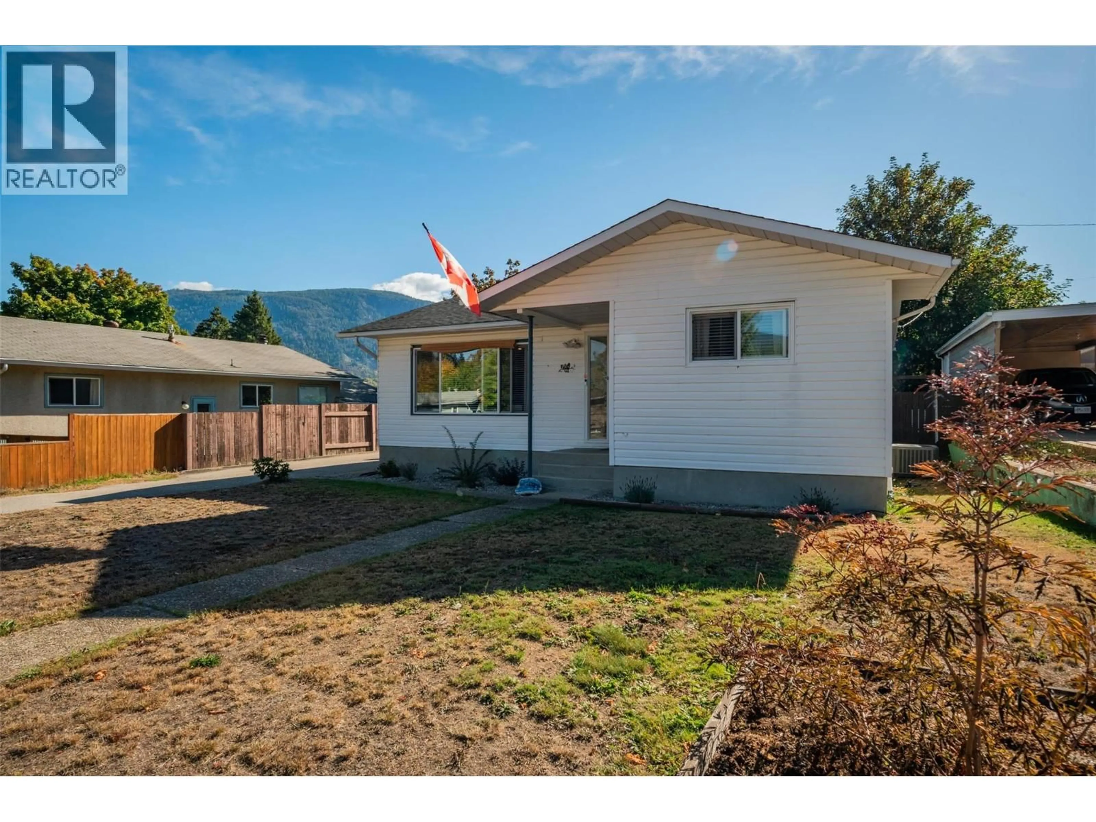 Home with vinyl exterior material, mountain view for 204 PINEWOOD DRIVE, Castlegar British Columbia V1N2M4