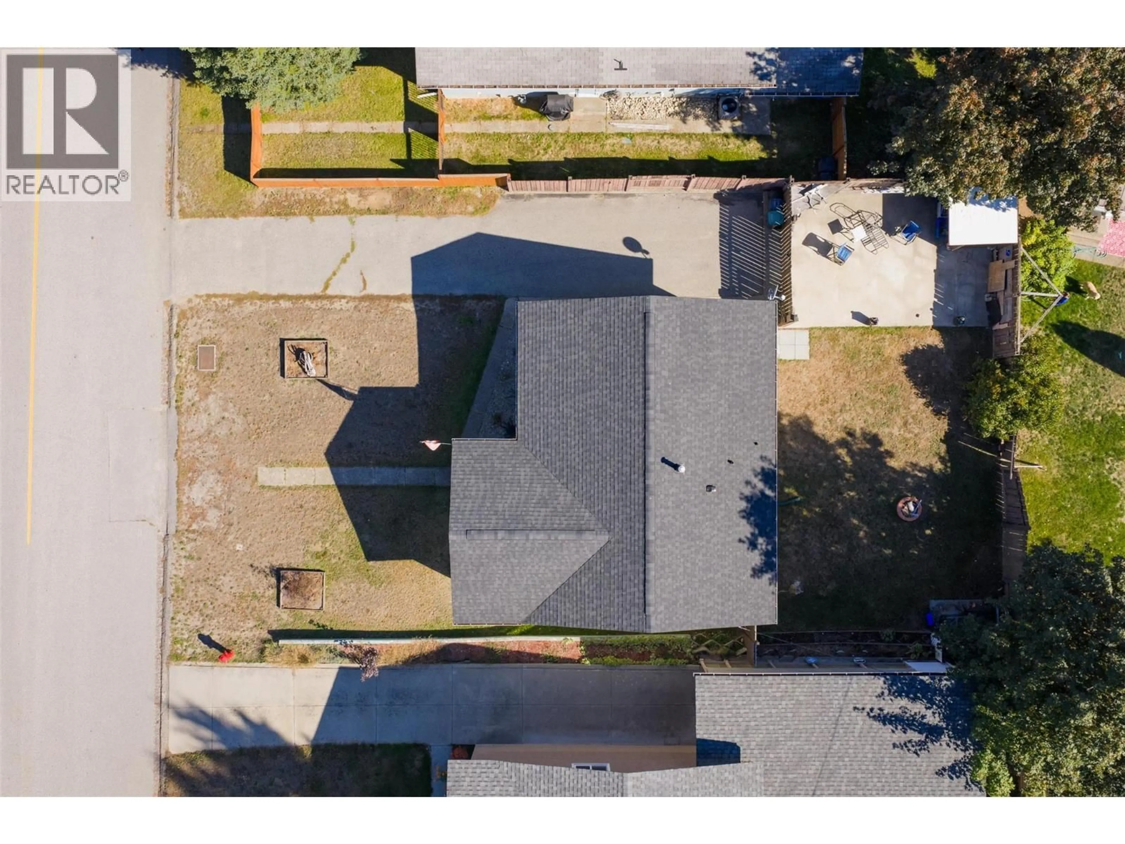 A pic from outside/outdoor area/front of a property/back of a property/a pic from drone, street for 204 PINEWOOD DRIVE, Castlegar British Columbia V1N2M4