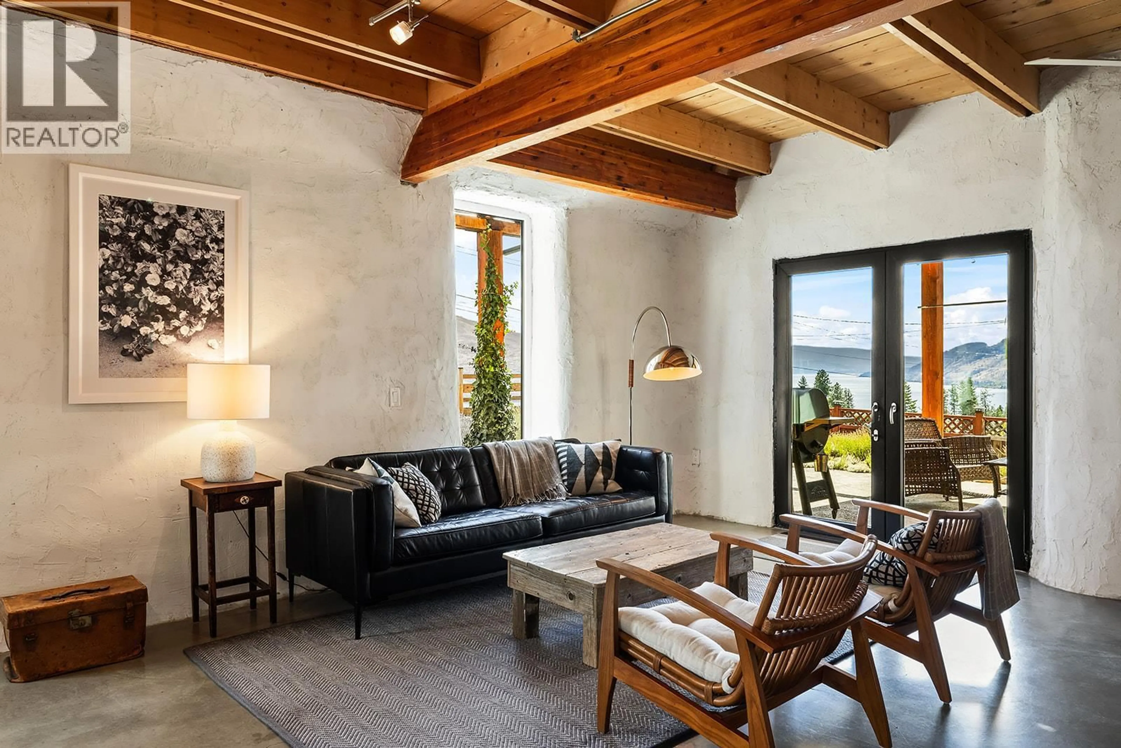 Living room with furniture, unknown for 6226 SANDERSON AVENUE, Peachland British Columbia V0H1X8