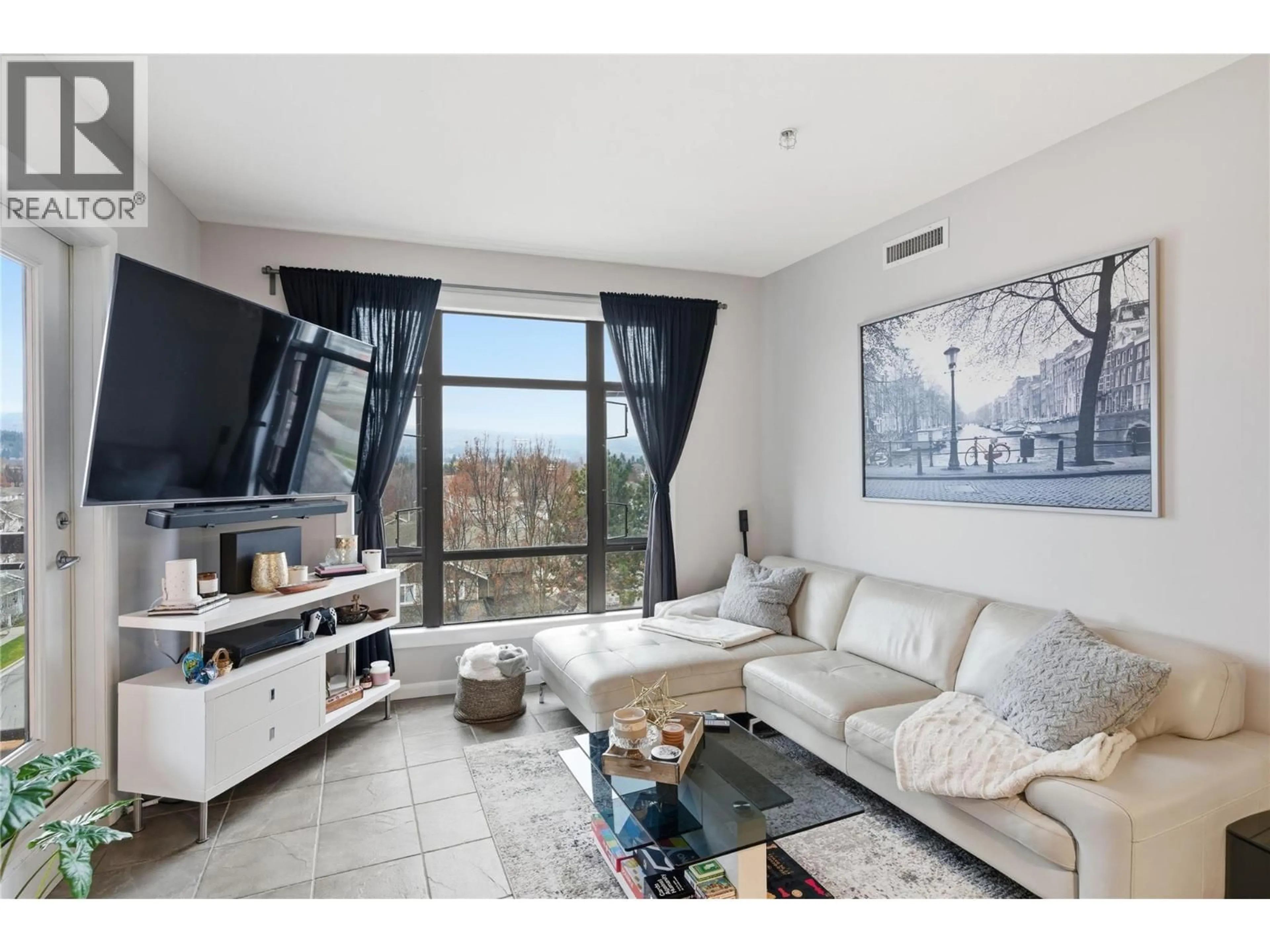 Living room with furniture, unknown for 559 - 654 COOK ROAD, Kelowna British Columbia V1W3G7