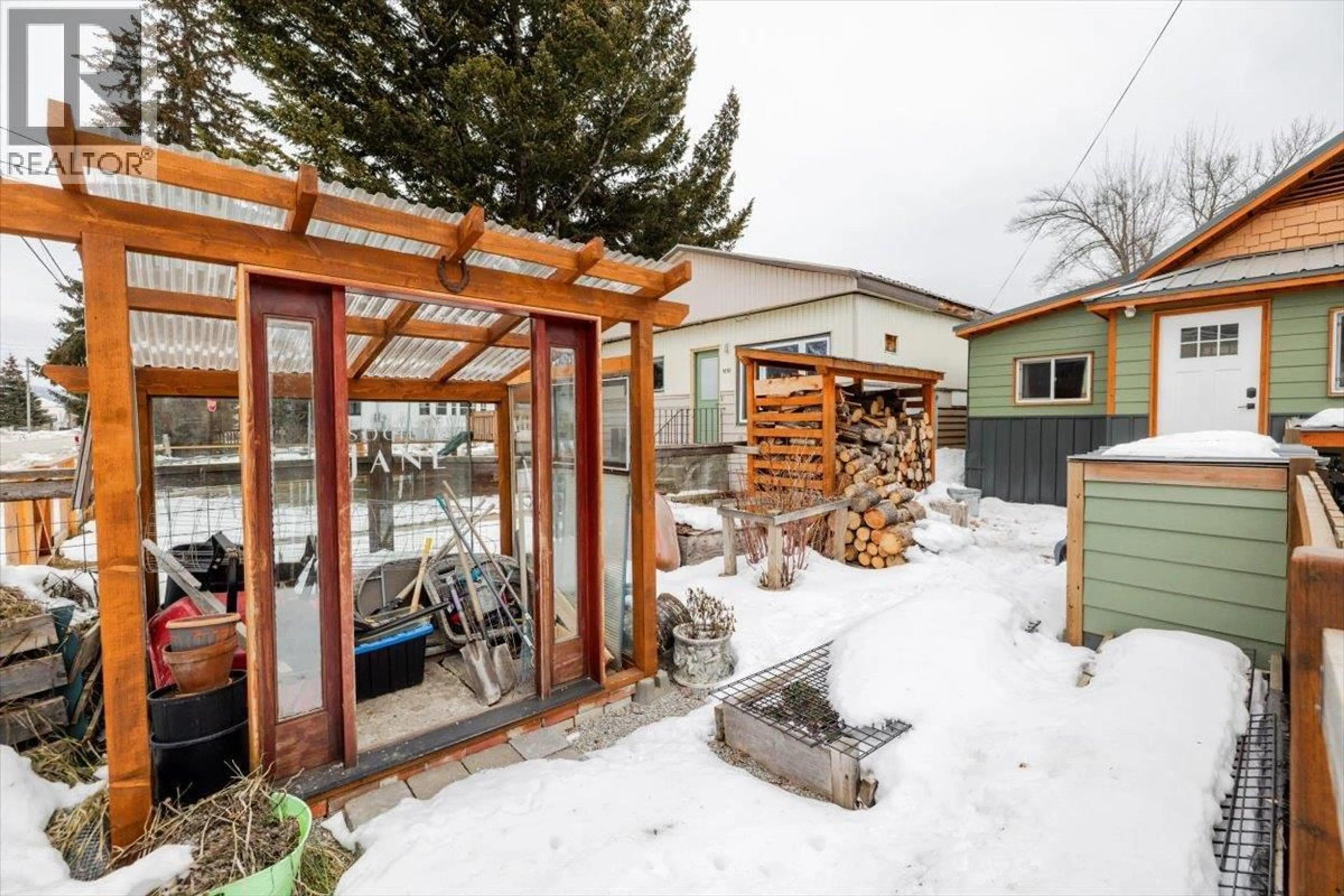 Patio, unknown for 1082 5TH AVENUE, Fernie British Columbia V0B1M0