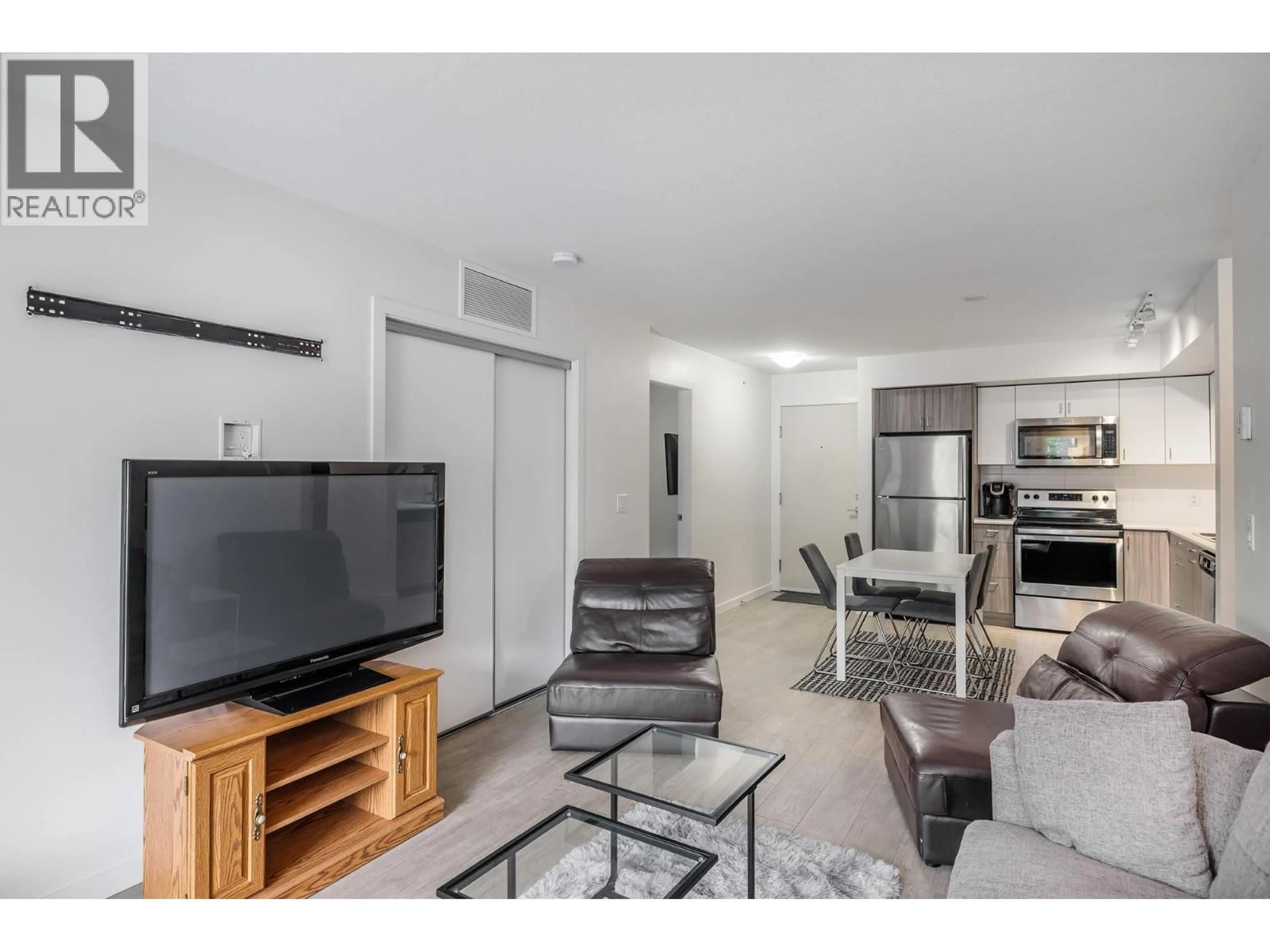 Living room with furniture, unknown for PH18 - 725 ACADEMY WAY, Kelowna British Columbia V1V3A4