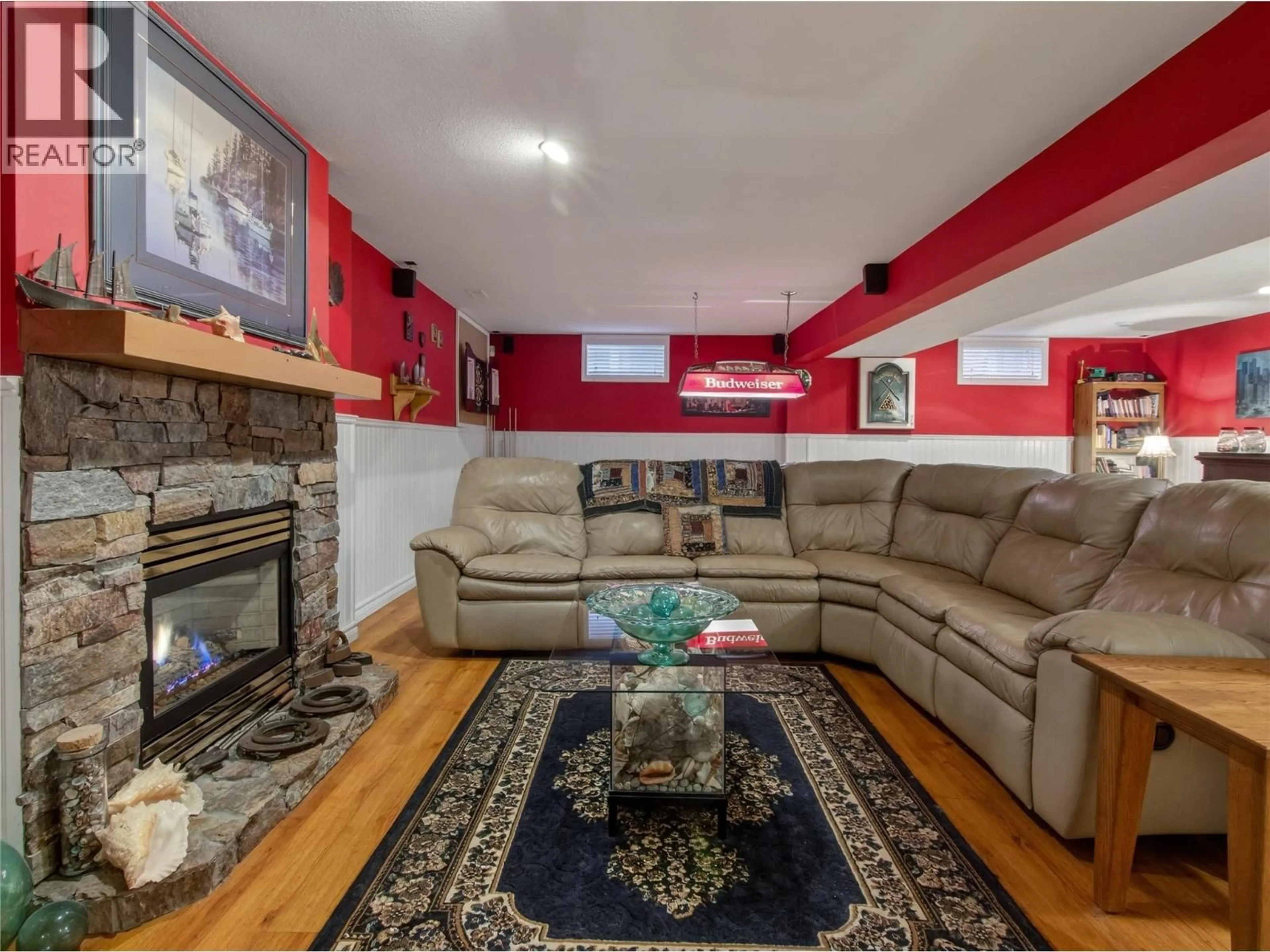 Living room with furniture, unknown for 109 GREEN AVENUE EAST, Penticton British Columbia V2A7P6