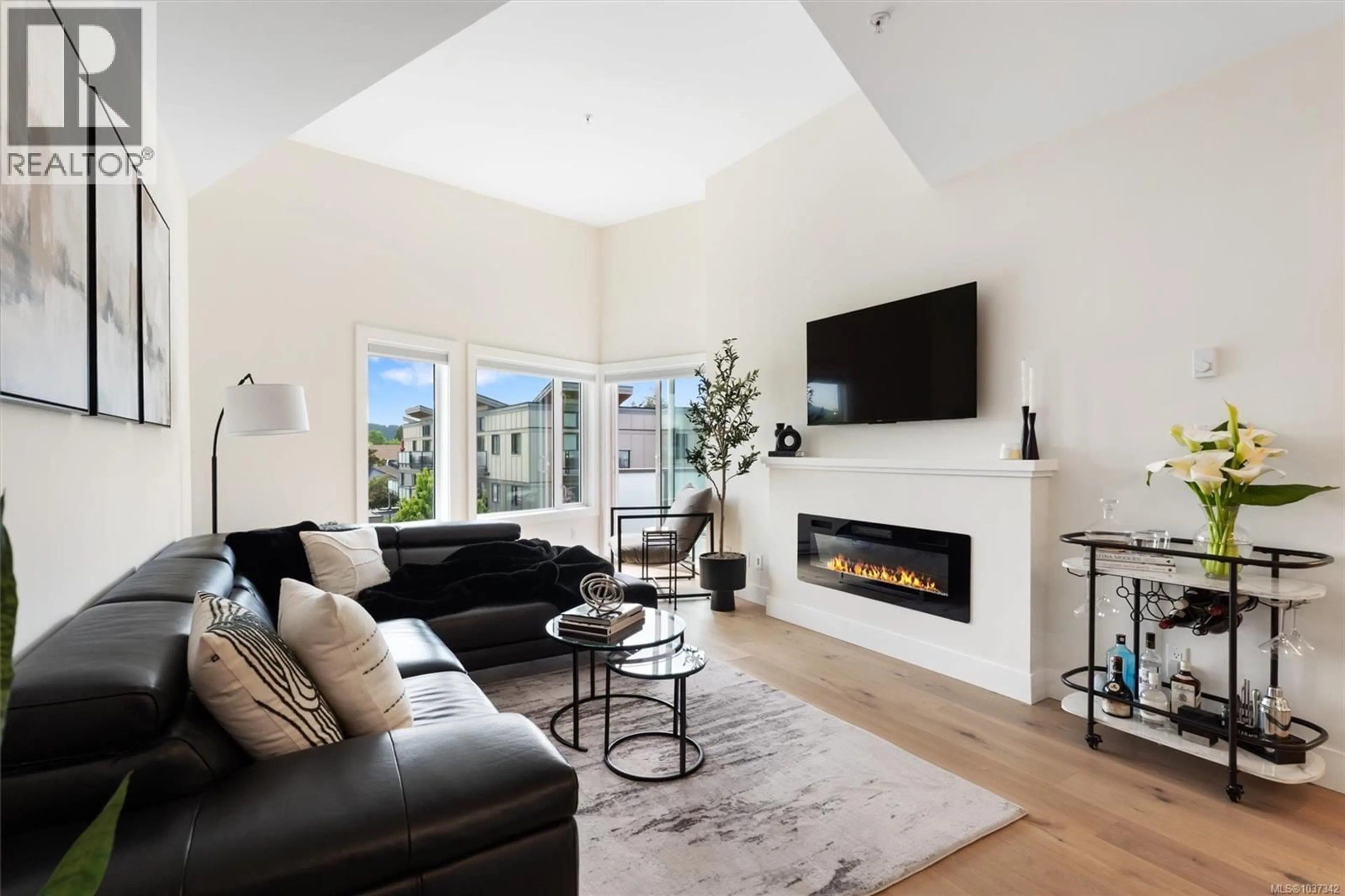 Living room with furniture, unknown for 404 - 7098 WALLACE DRIVE, Central Saanich British Columbia V8M1N5
