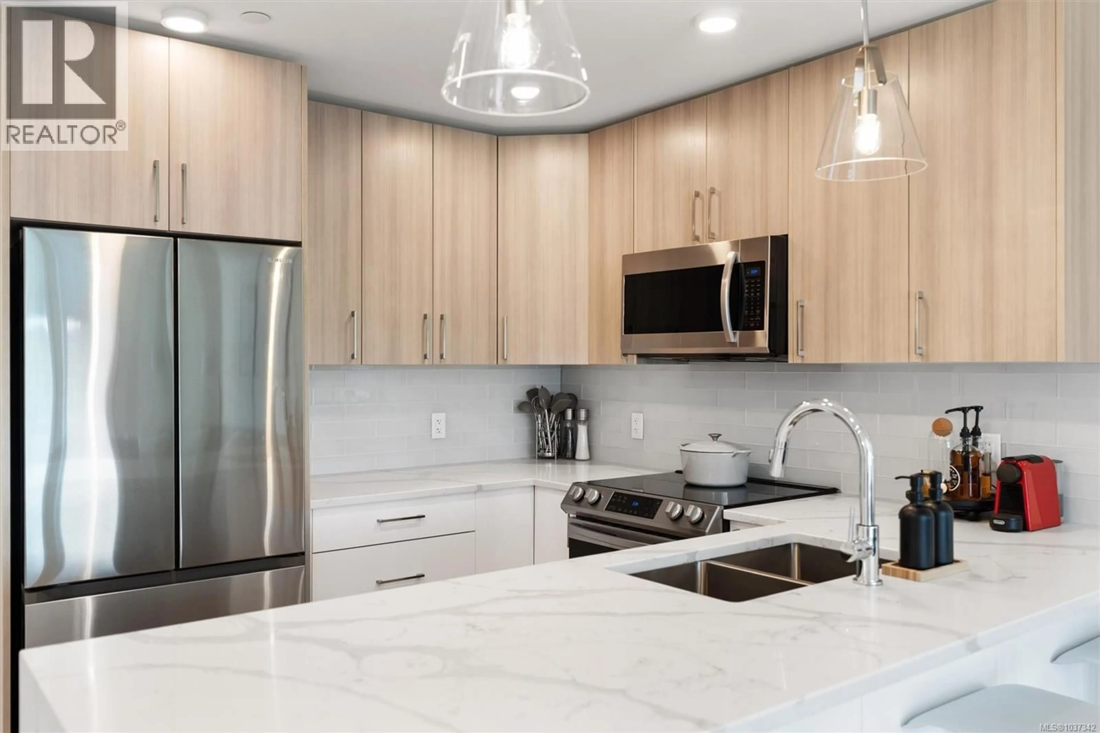 Contemporary kitchen, ceramic/tile floor for 404 - 7098 WALLACE DRIVE, Central Saanich British Columbia V8M1N5