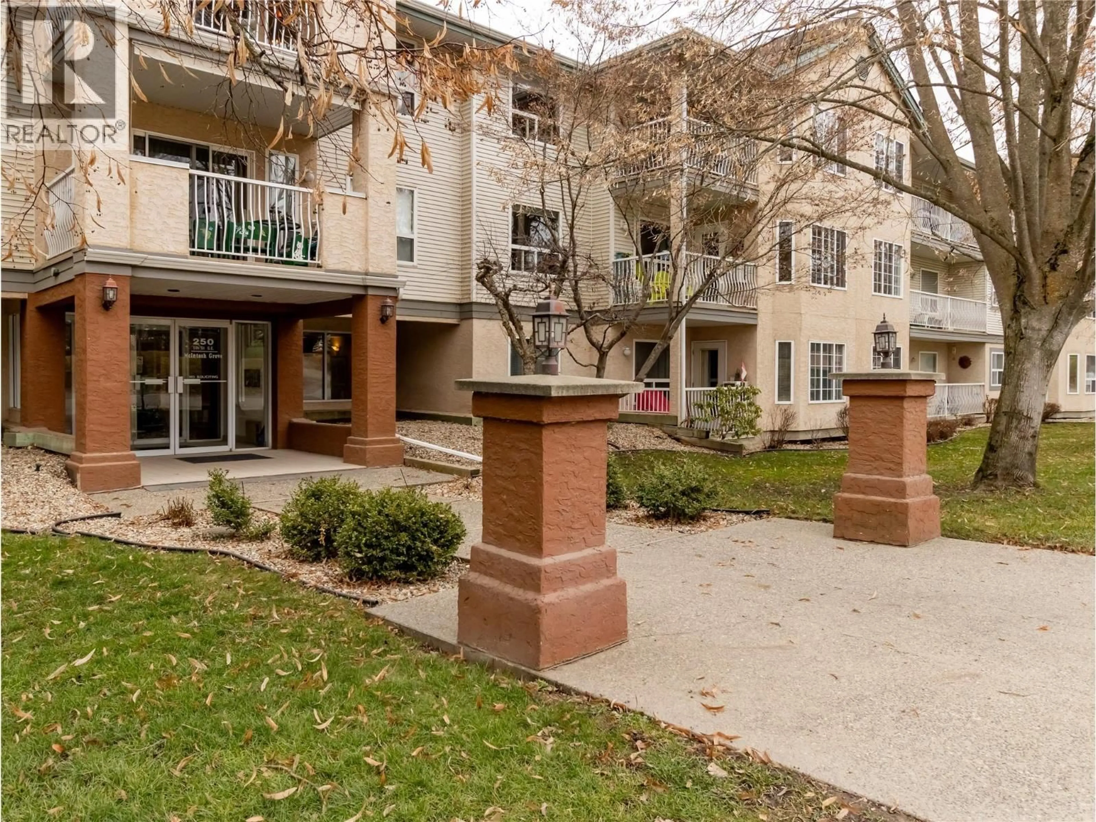 Unknown for 206 - 250 5TH STREET SOUTHEAST, Salmon Arm British Columbia V1E1J8