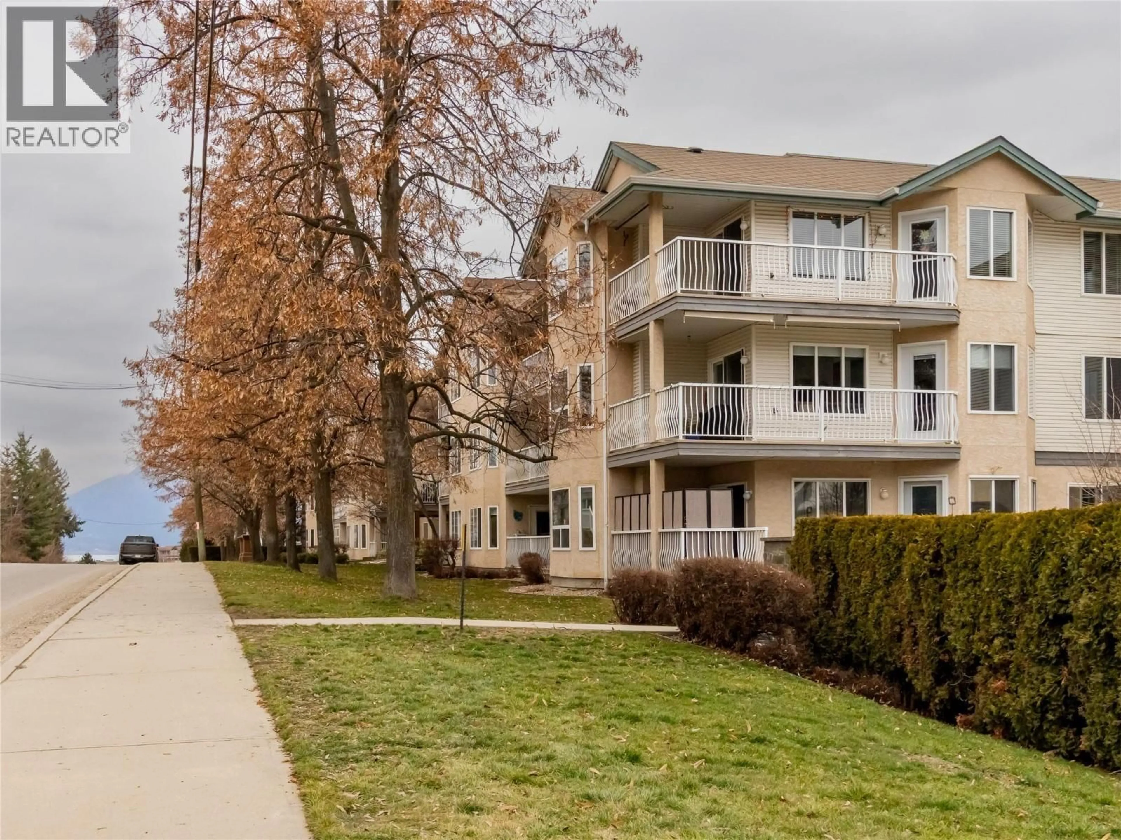 Patio, water/lake/river/ocean view for 206 - 250 5TH STREET SOUTHEAST, Salmon Arm British Columbia V1E1J8