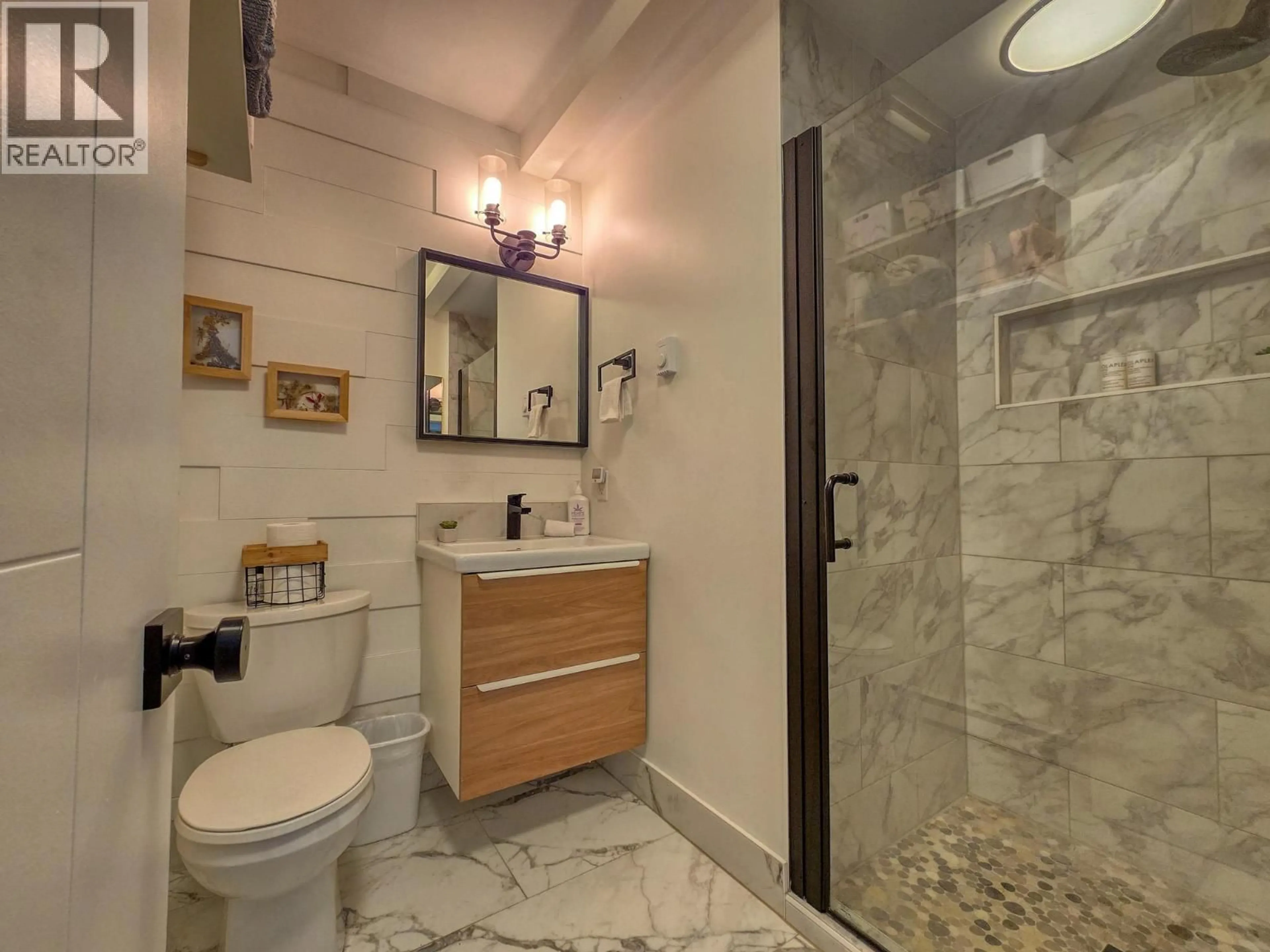 Standard bathroom, ceramic/tile floor for 7 - 7981 RADIUM GOLF COURSE ROAD, Radium Hot Springs British Columbia V0A1M0