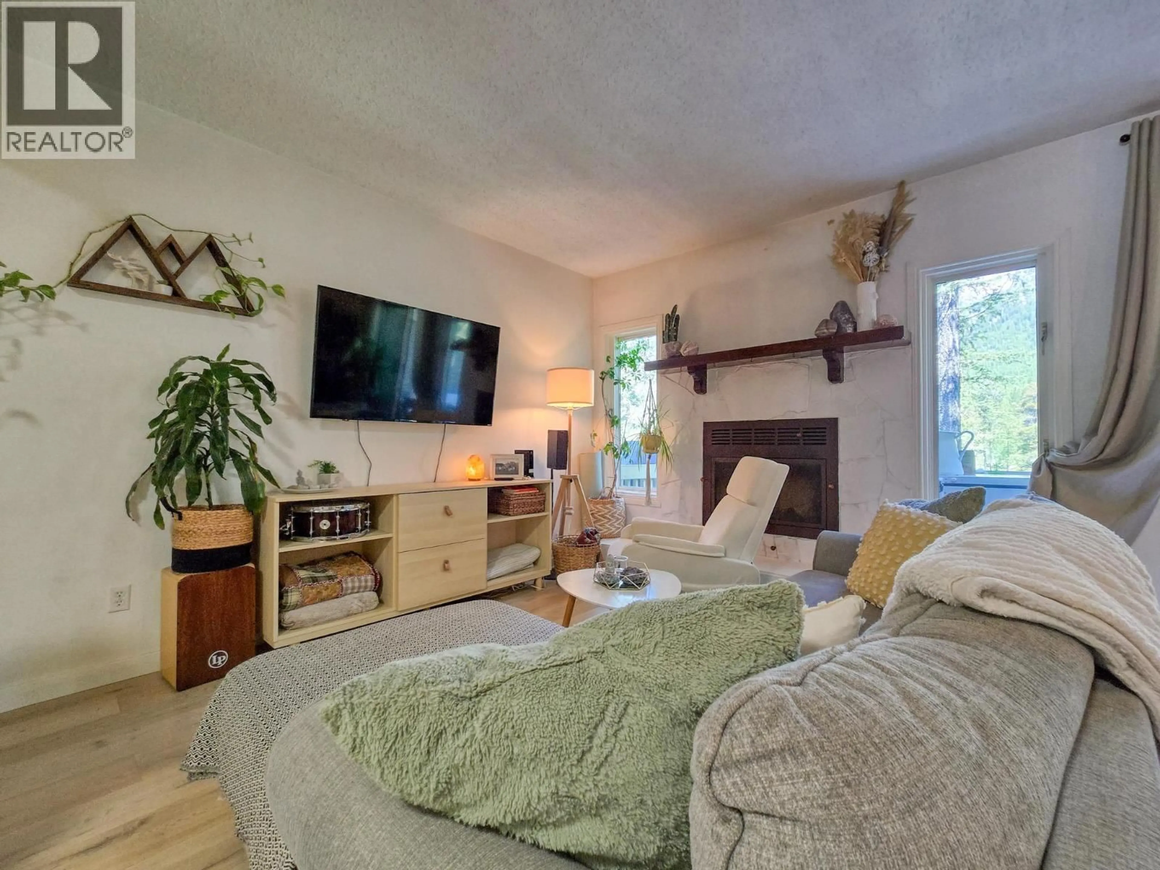 Living room with furniture, wood/laminate floor for 7 - 7981 RADIUM GOLF COURSE ROAD, Radium Hot Springs British Columbia V0A1M0