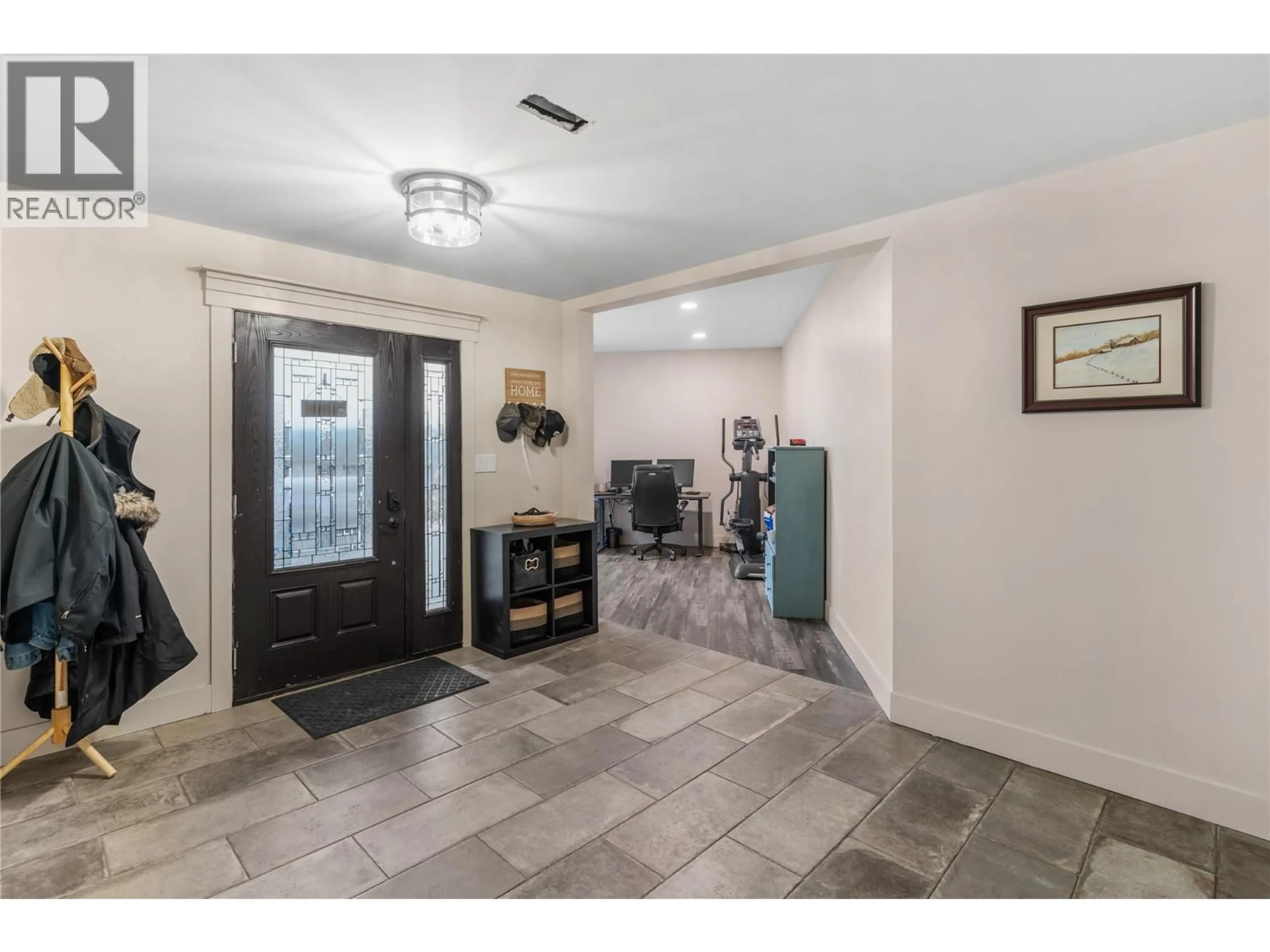 Indoor entryway for 173 BRASH ALLEN ROAD, Enderby British Columbia V0E1V4