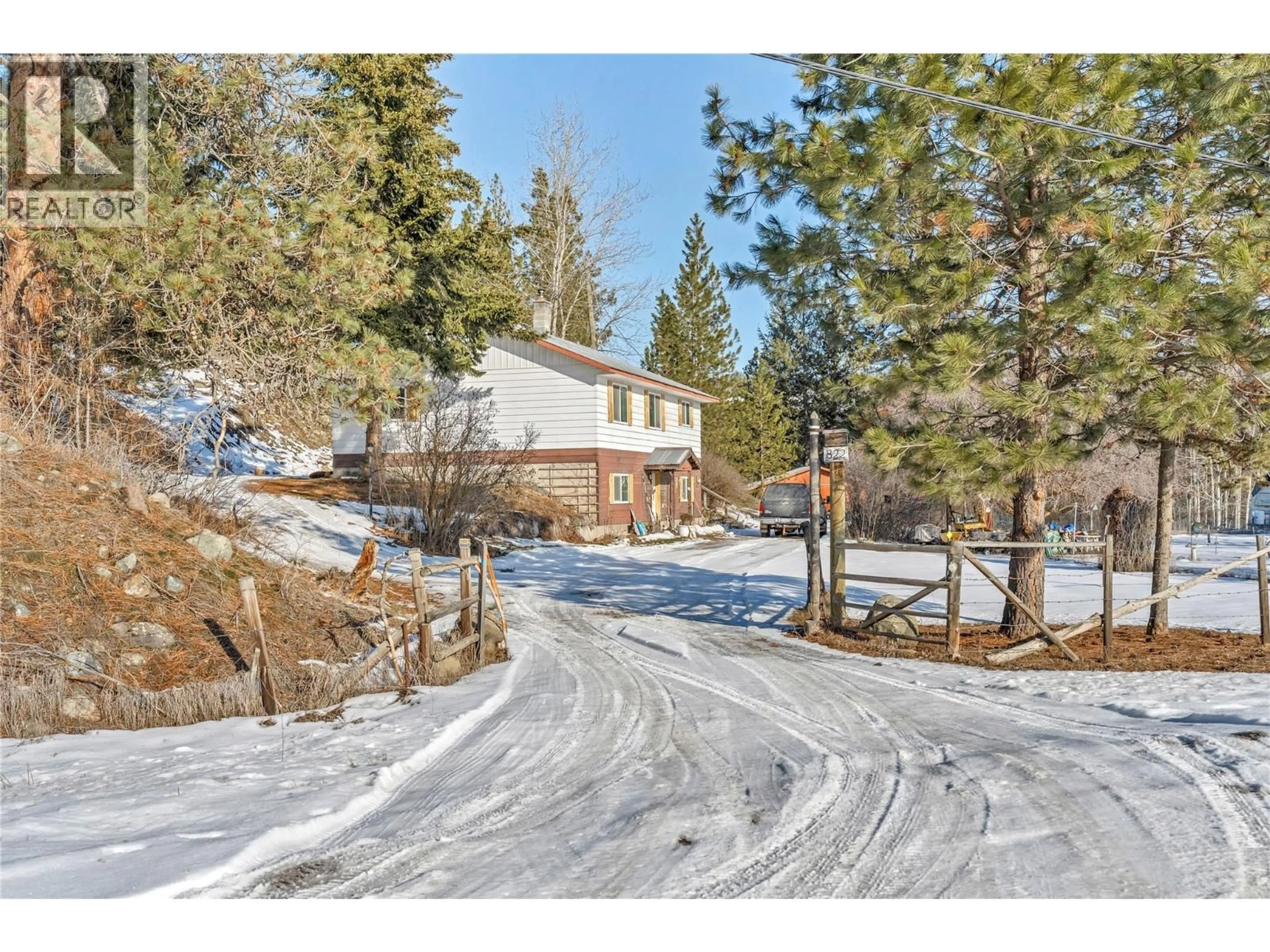 A pic from outside/outdoor area/front of a property/back of a property/a pic from drone, street for 822 BELFORT ROAD, Princeton British Columbia V0X1W0