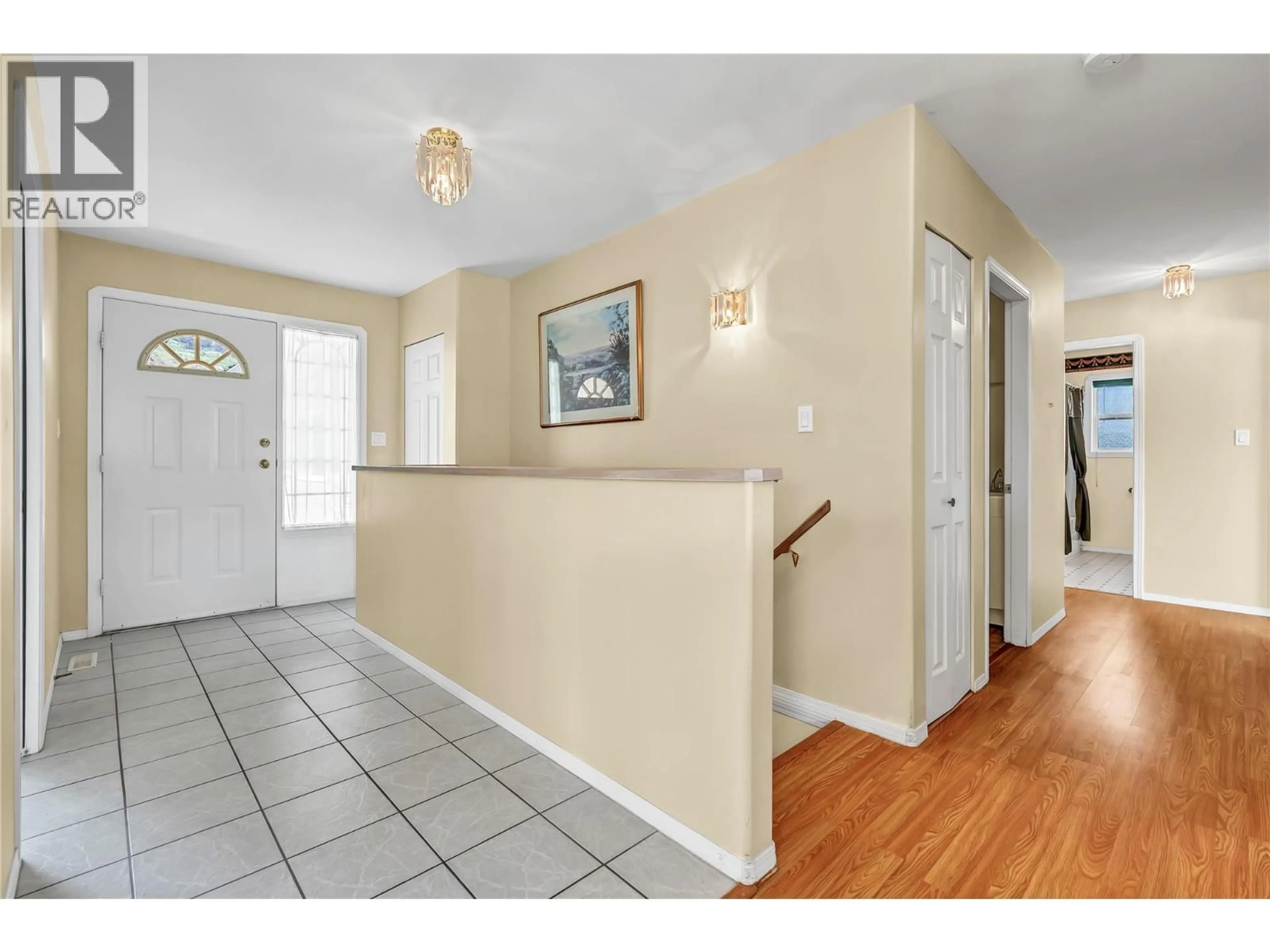 Indoor entryway for 12113 GLEN ABBEY COURT, Osoyoos British Columbia V0H1V4