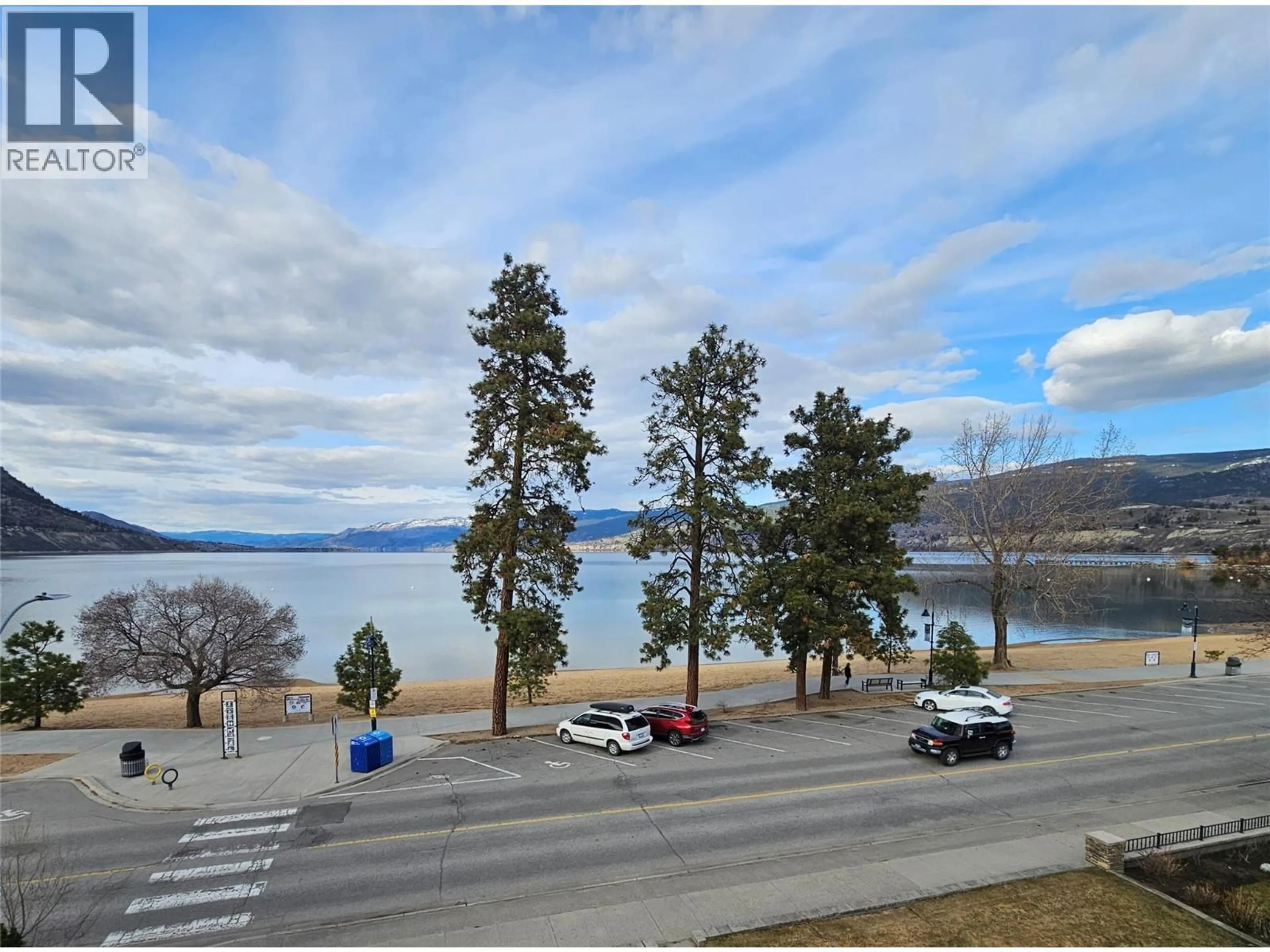 A pic from outside/outdoor area/front of a property/back of a property/a pic from drone, water/lake/river/ocean view for 402 - 578 LAKESHORE DRIVE, Penticton British Columbia V2A1B9