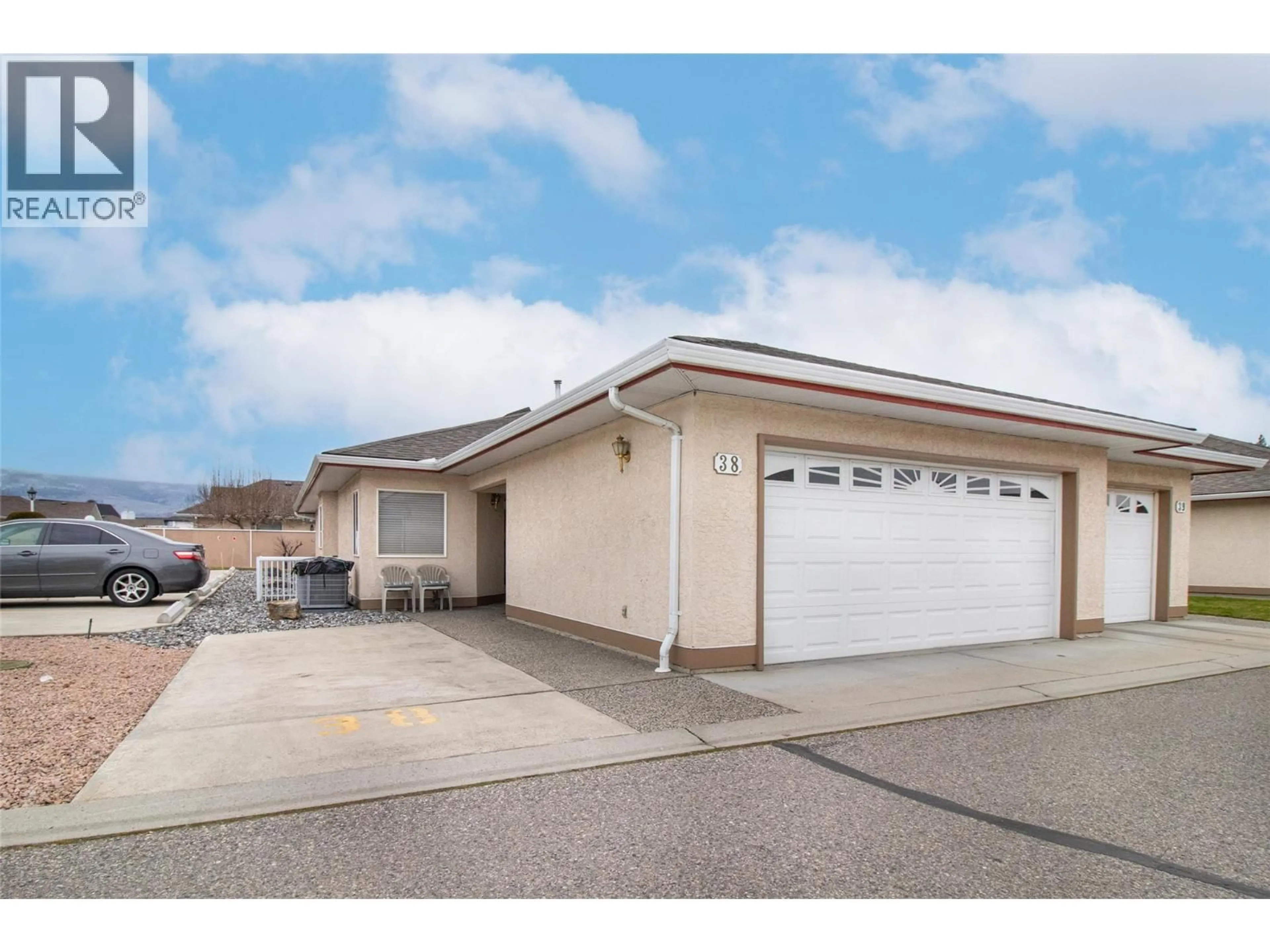 Indoor garage for 38 - 1874 PARKVIEW CRESCENT, Kelowna British Columbia V1X7G6