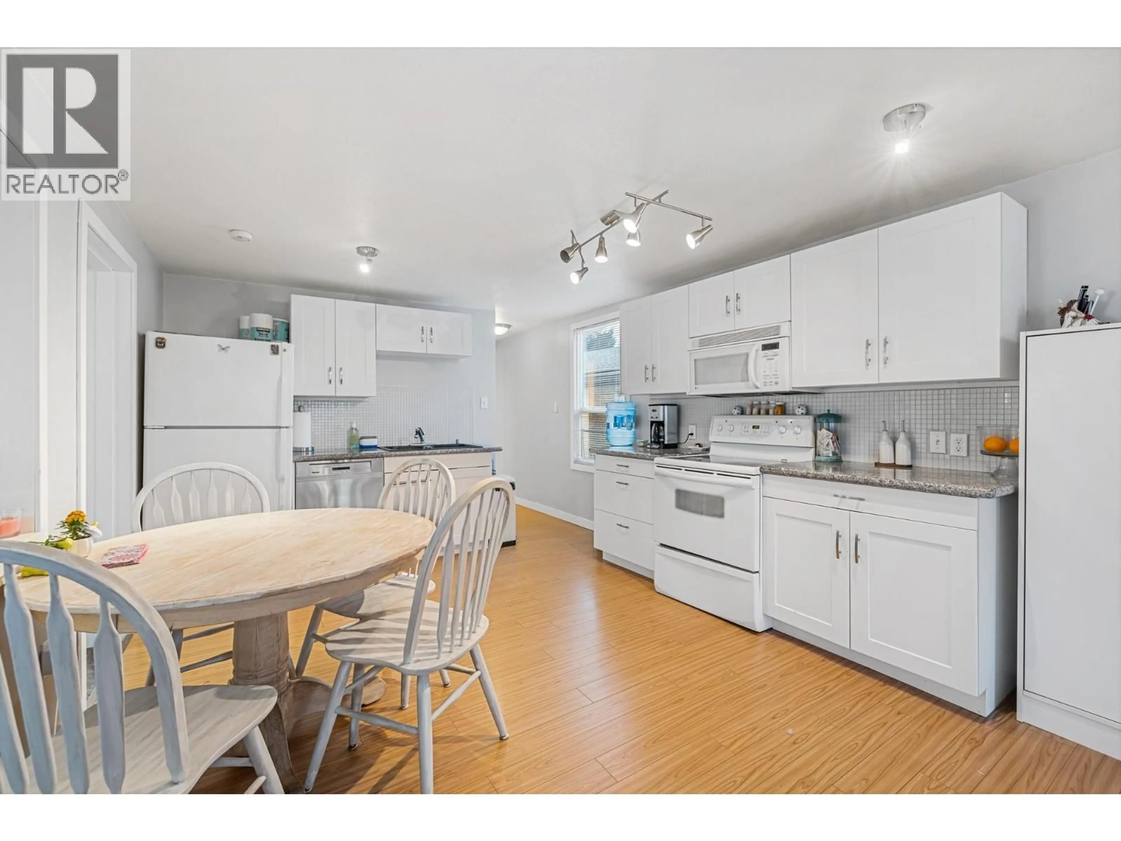 Standard kitchen, unknown for 54 - 1881 BOUCHERIE ROAD, West Kelowna British Columbia V4T0C9