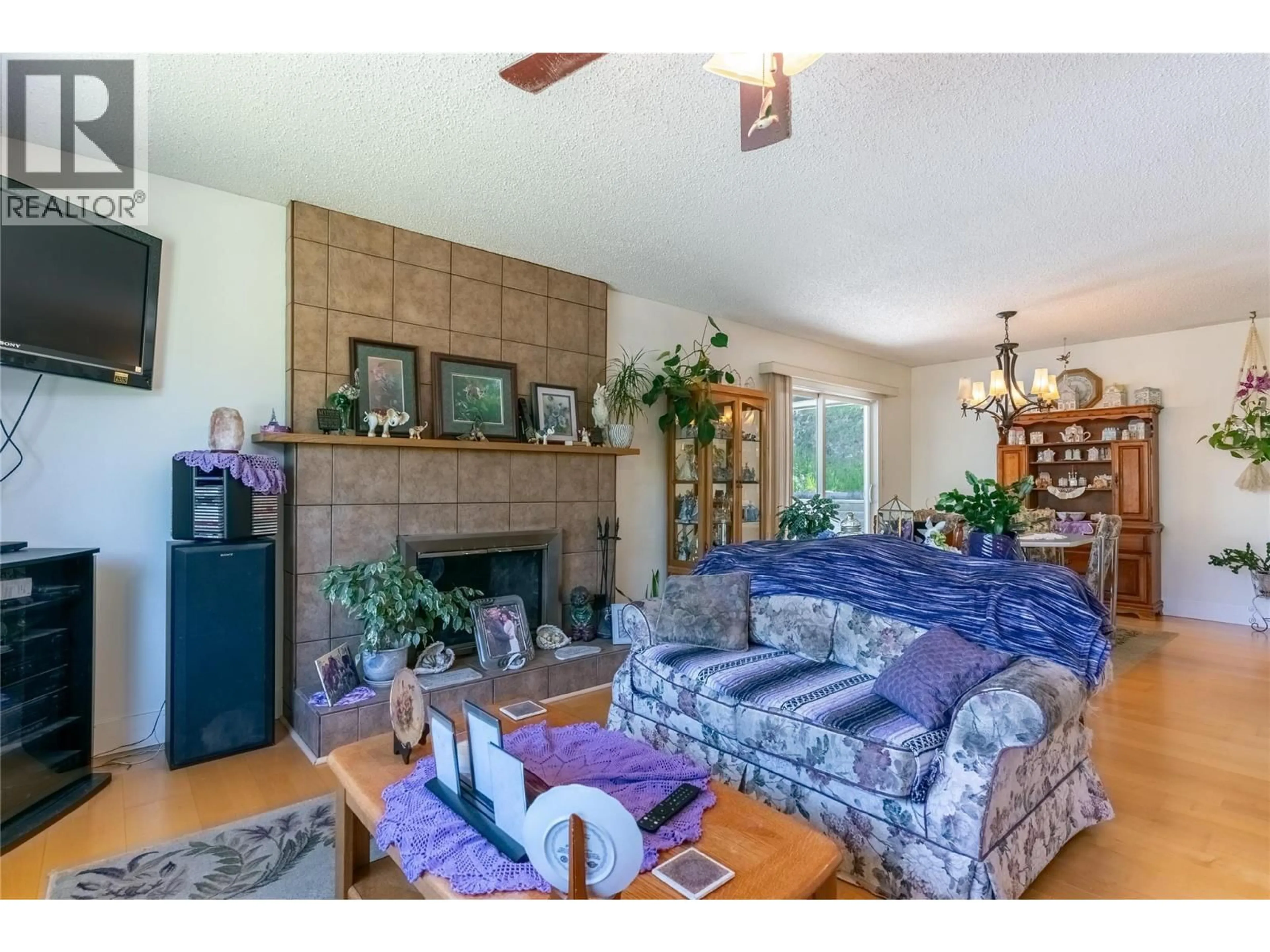 Living room with furniture, wood/laminate floor for 5121 CRAWFORD PLACE, Kamloops British Columbia V2C5Z8