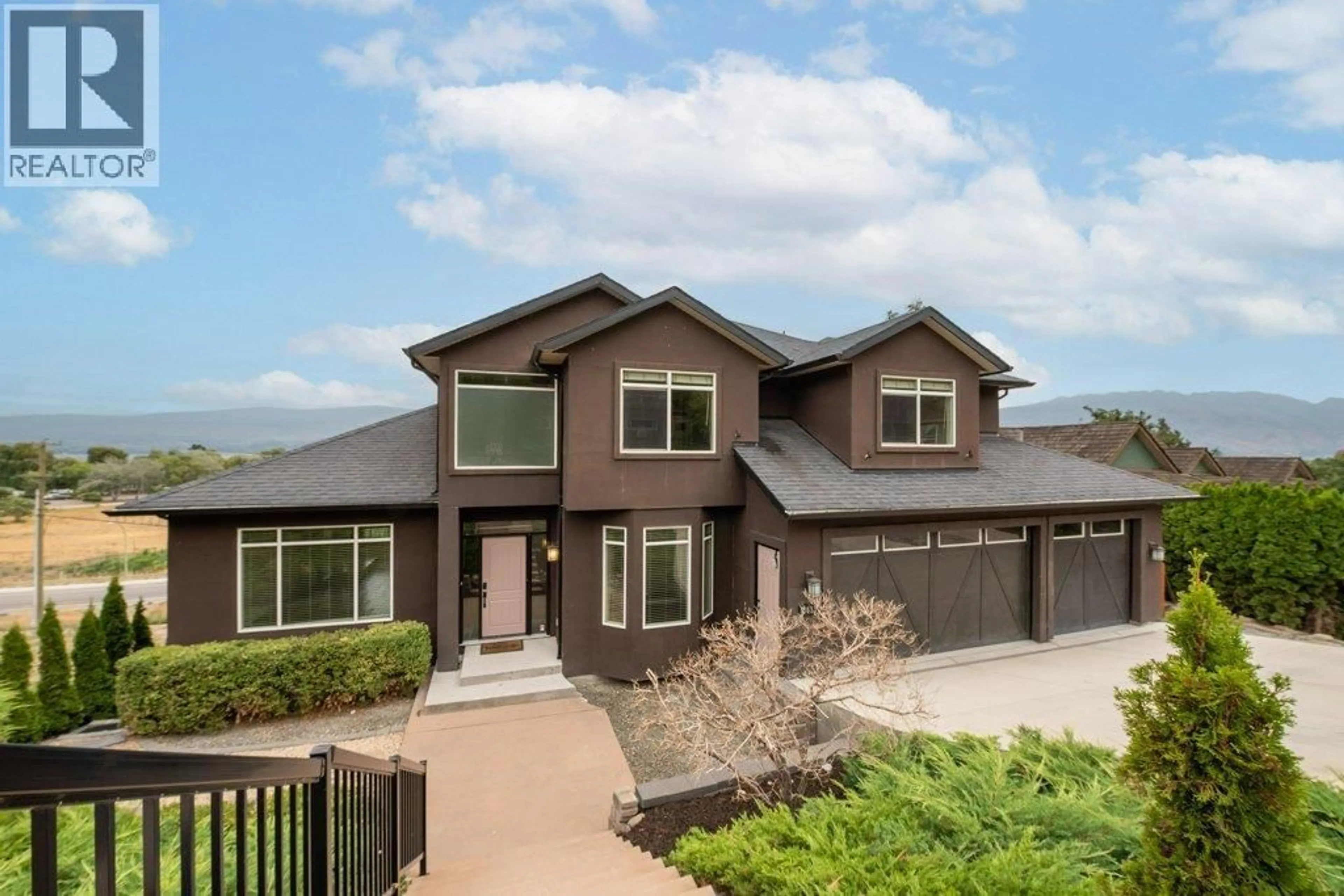 Home with vinyl exterior material, mountain view for 3613 EMPIRE PLACE, West Kelowna British Columbia V4T1Y8