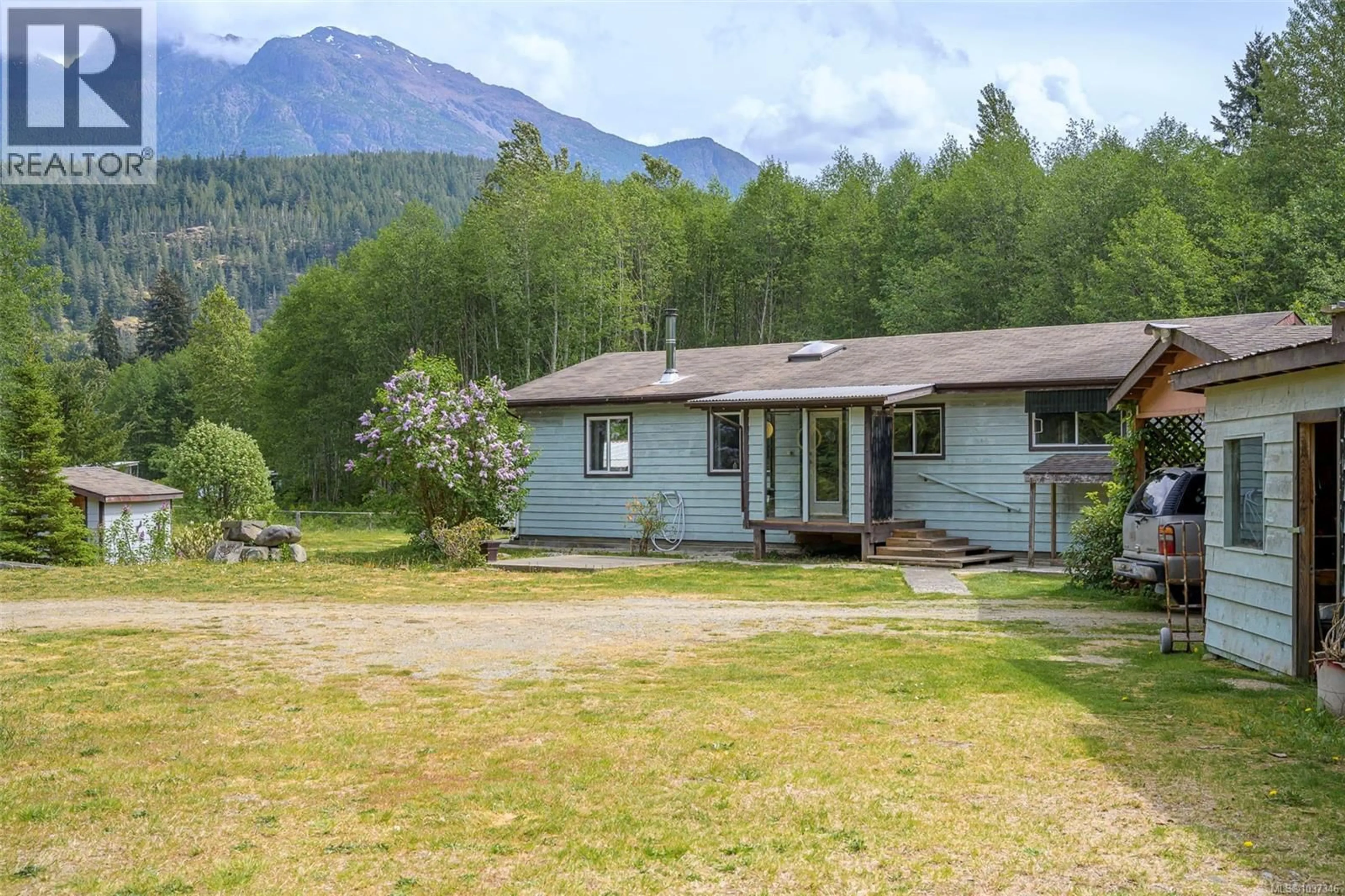 A pic from outside/outdoor area/front of a property/back of a property/a pic from drone, mountain view for 400 DYER ROAD, Sayward British Columbia V0P1R0
