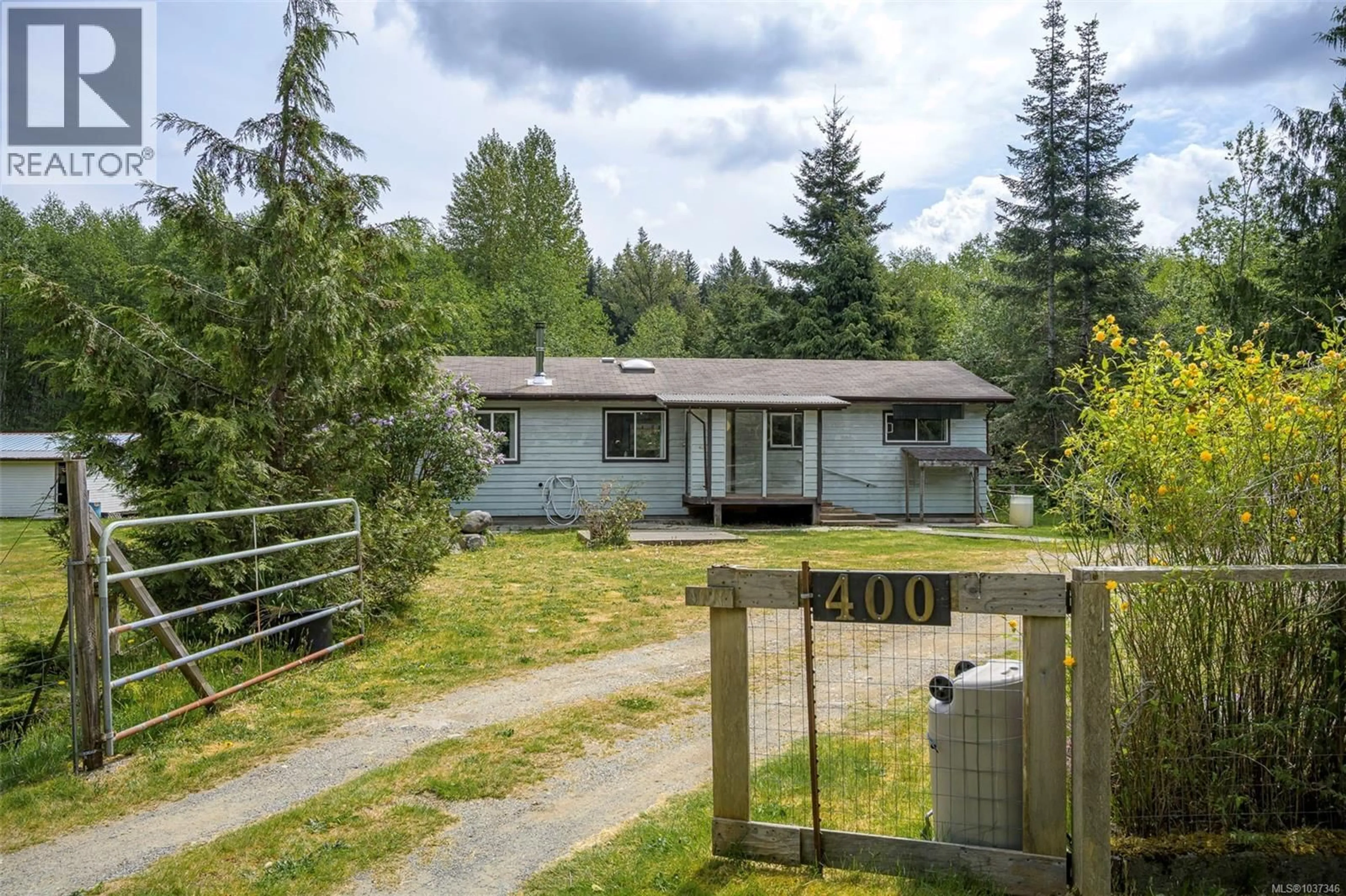 A pic from outside/outdoor area/front of a property/back of a property/a pic from drone, unknown for 400 DYER ROAD, Sayward British Columbia V0P1R0