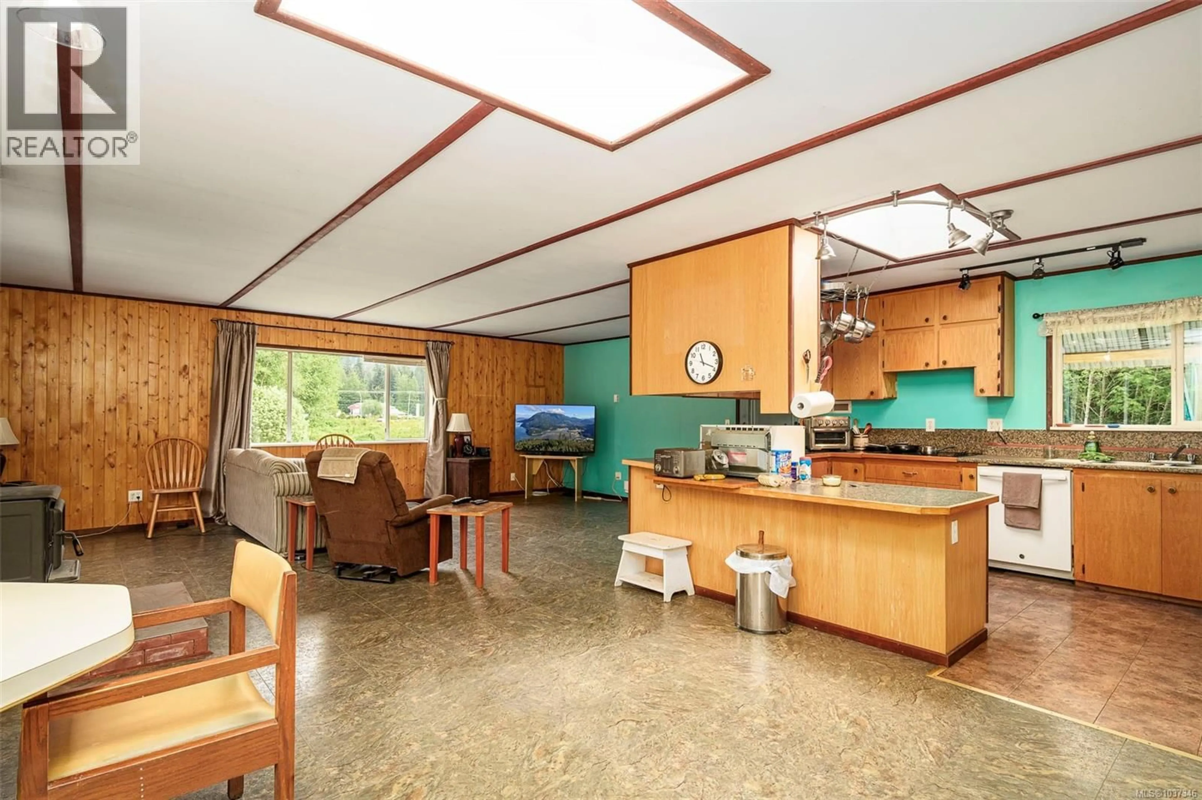 Lobby for 400 DYER ROAD, Sayward British Columbia V0P1R0