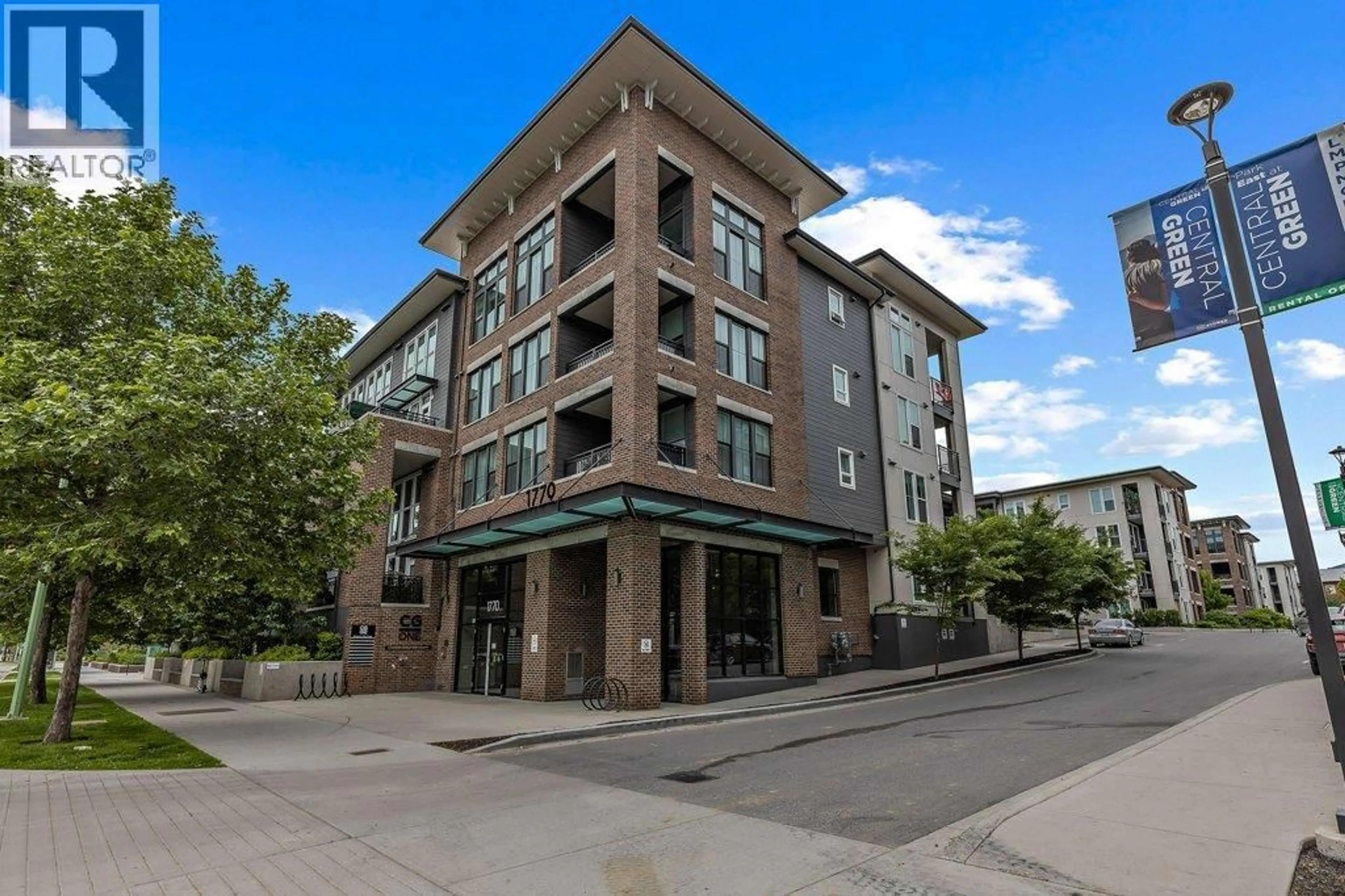 Patio, building for 302 - 1770 RICHTER STREET, Kelowna British Columbia V1Y0E6