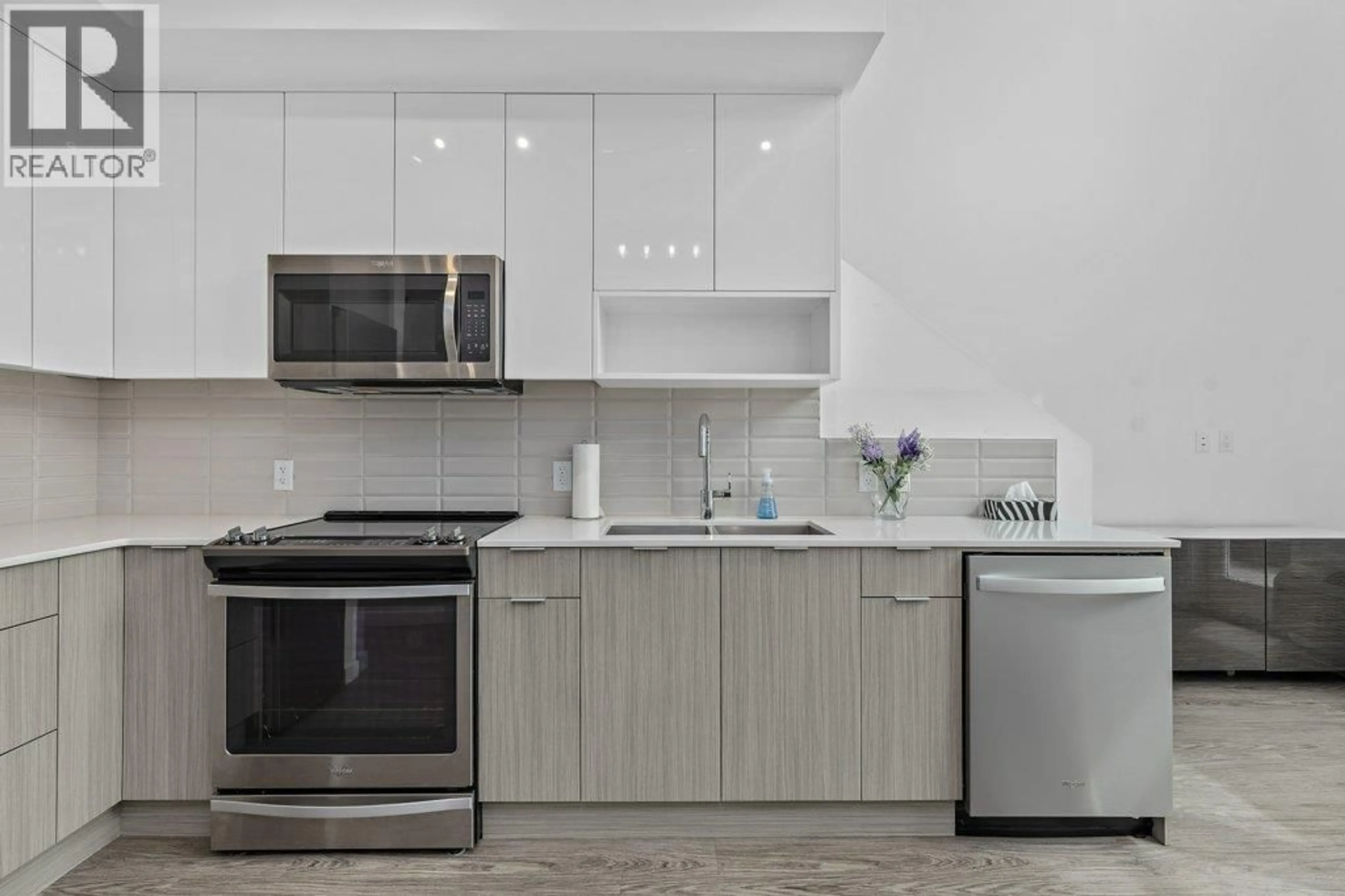 Standard kitchen, unknown for 302 - 1770 RICHTER STREET, Kelowna British Columbia V1Y0E6