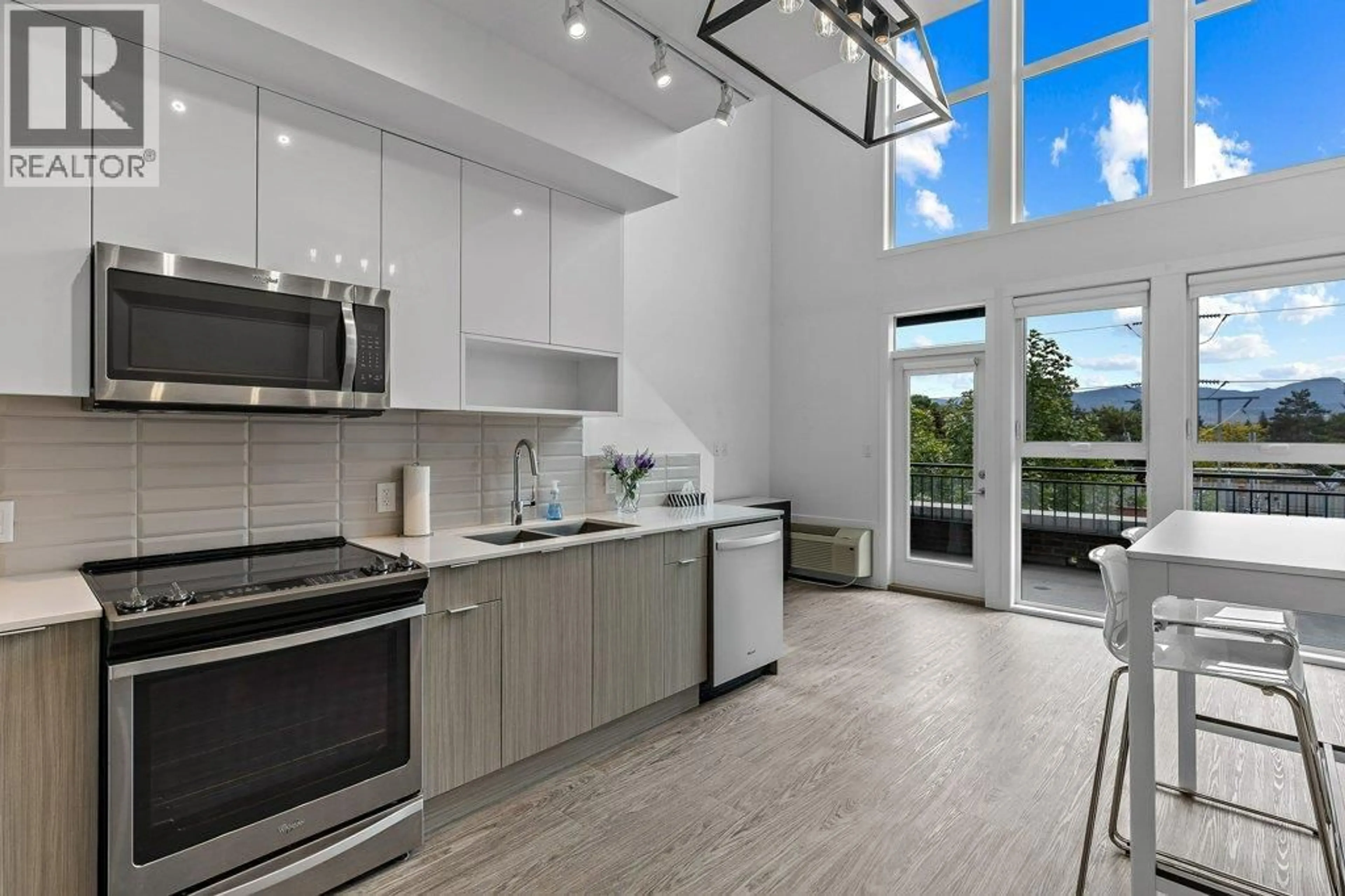 Open concept kitchen, ceramic/tile floor for 302 - 1770 RICHTER STREET, Kelowna British Columbia V1Y0E6