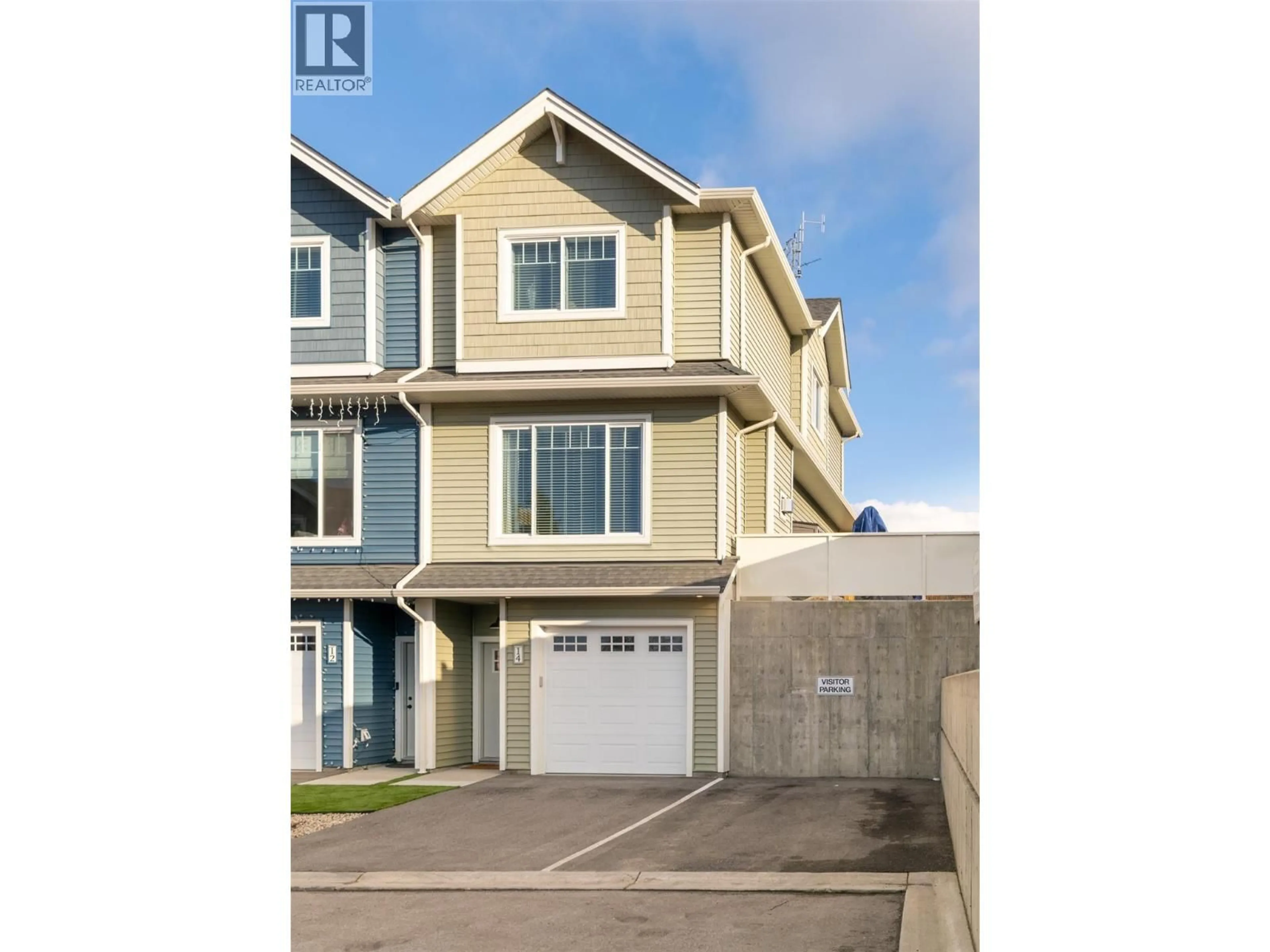 Home with vinyl exterior material, street for 14 - 1910 11 AVENUE NORTHEAST, Salmon Arm British Columbia V1E2V5