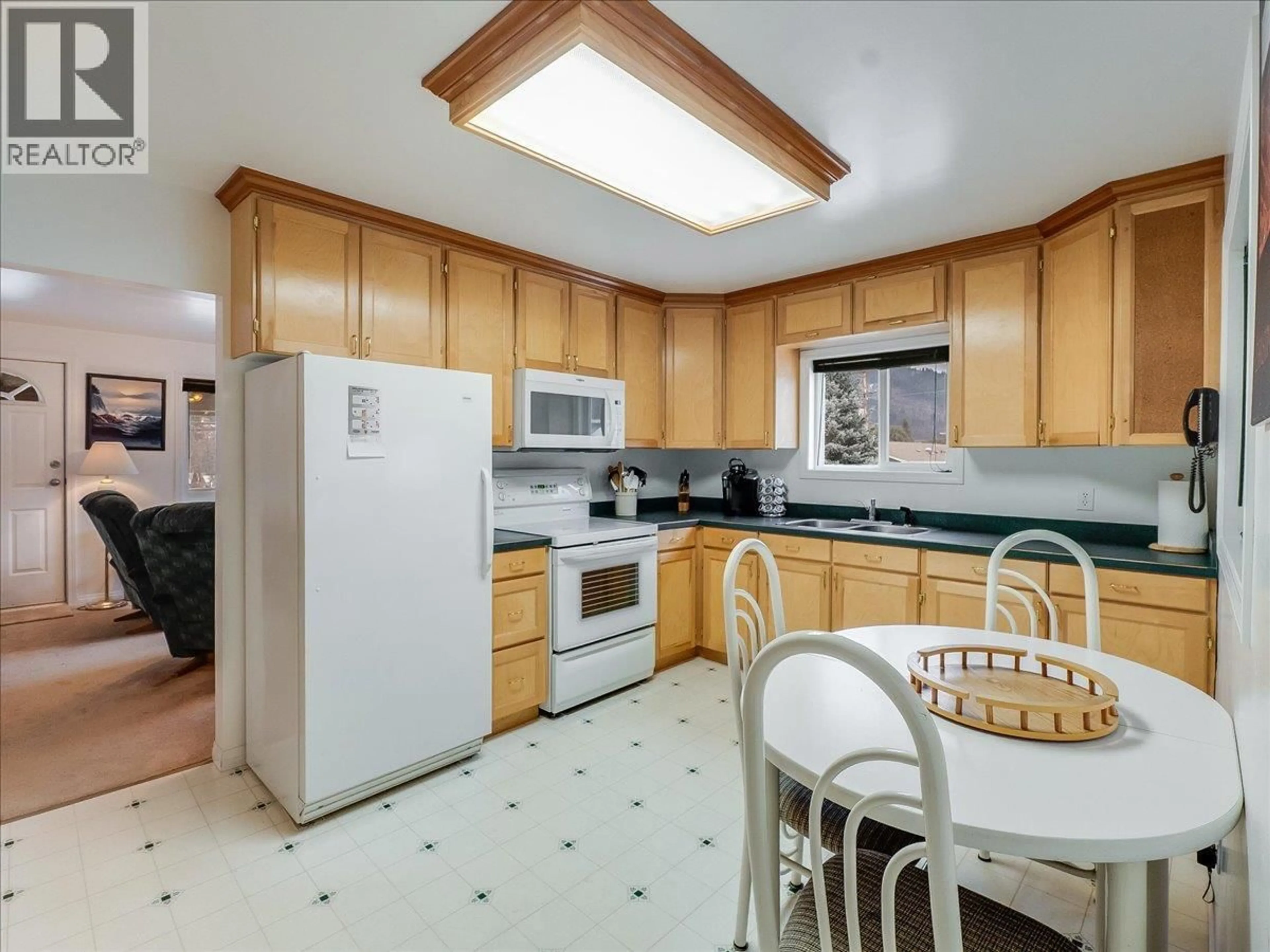 Standard kitchen, unknown for 95 PINE AVENUE, Fruitvale British Columbia V0G1L0