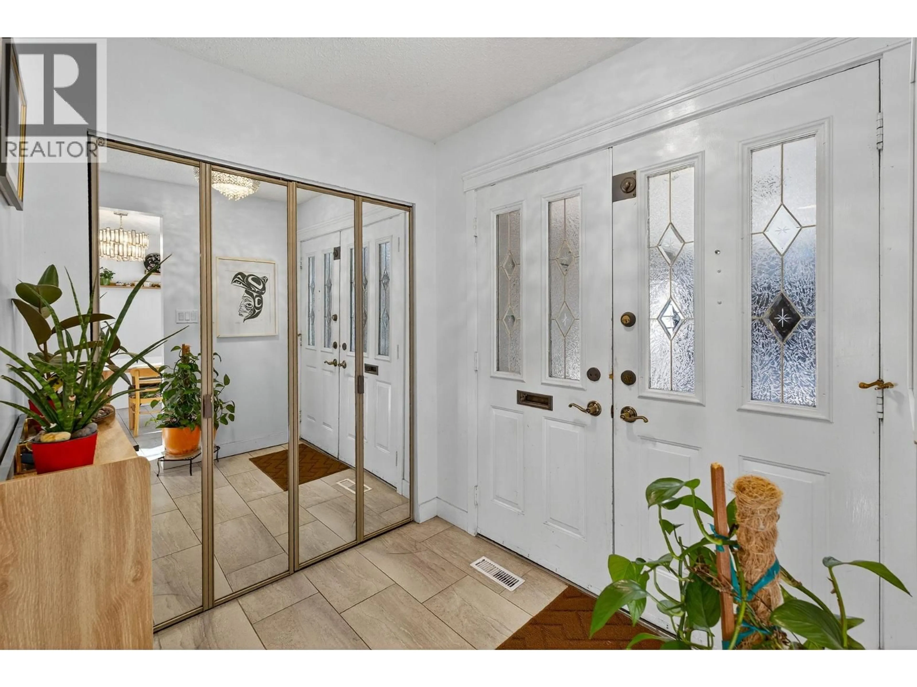 Indoor entryway for 107 - 1050 SPRINGFIELD ROAD, Kelowna British Columbia V1Y8J7
