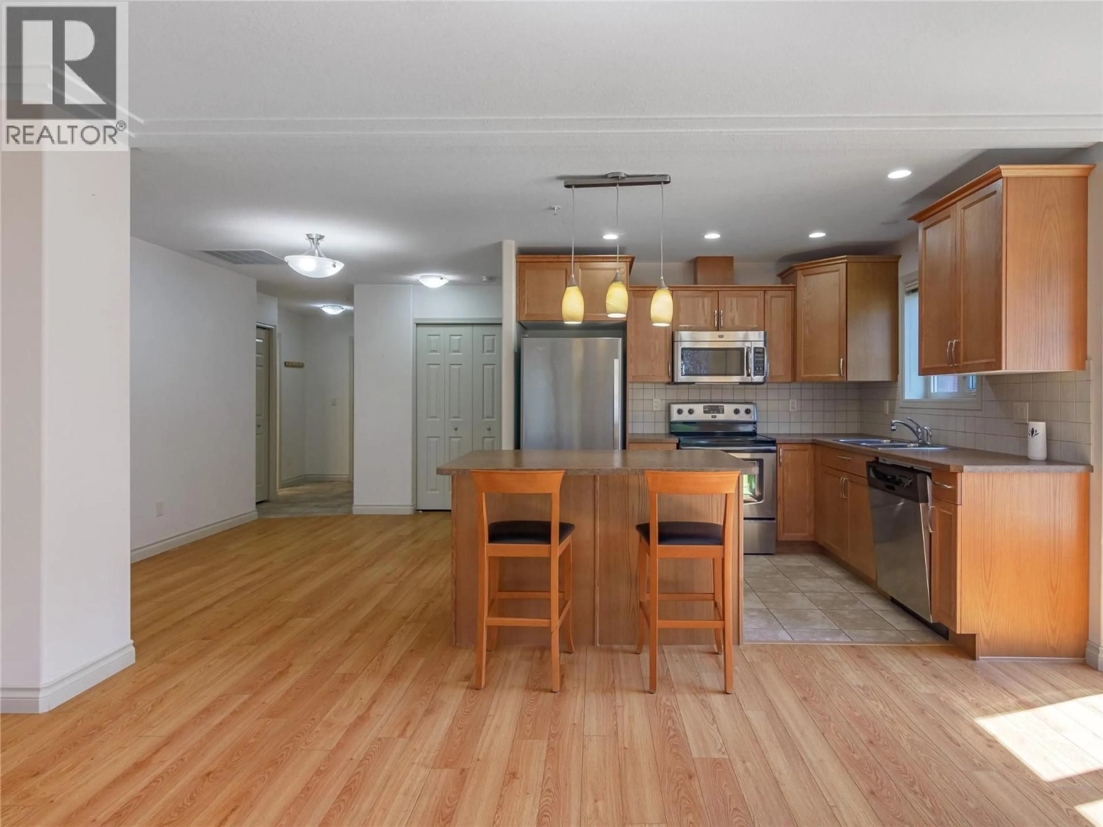 Open concept kitchen, wood/laminate floor for 101 - 2113 ATKINSON STREET, Penticton British Columbia V2A8R5