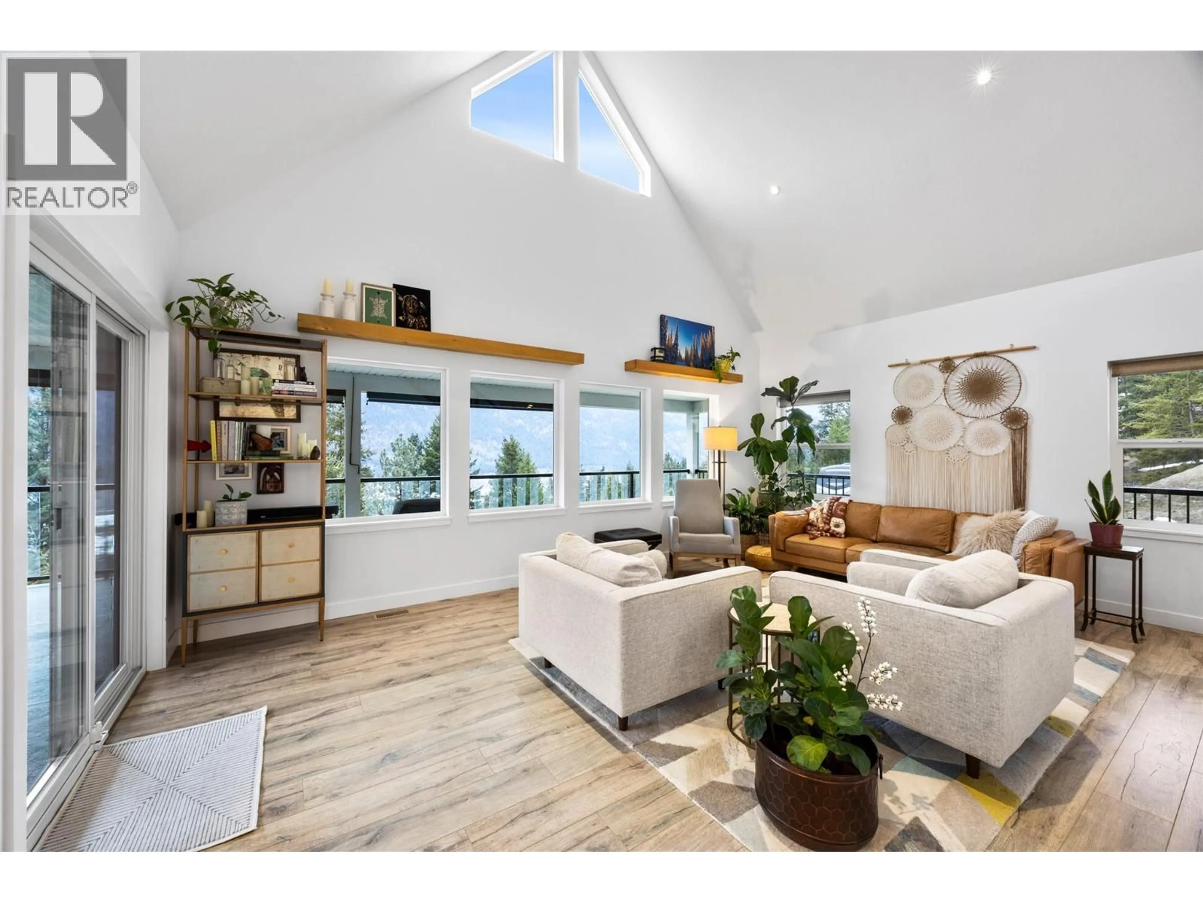Living room with furniture, wood/laminate floor for 324 ORCHARD LAKE ROAD, Kamloops British Columbia V0E1E0