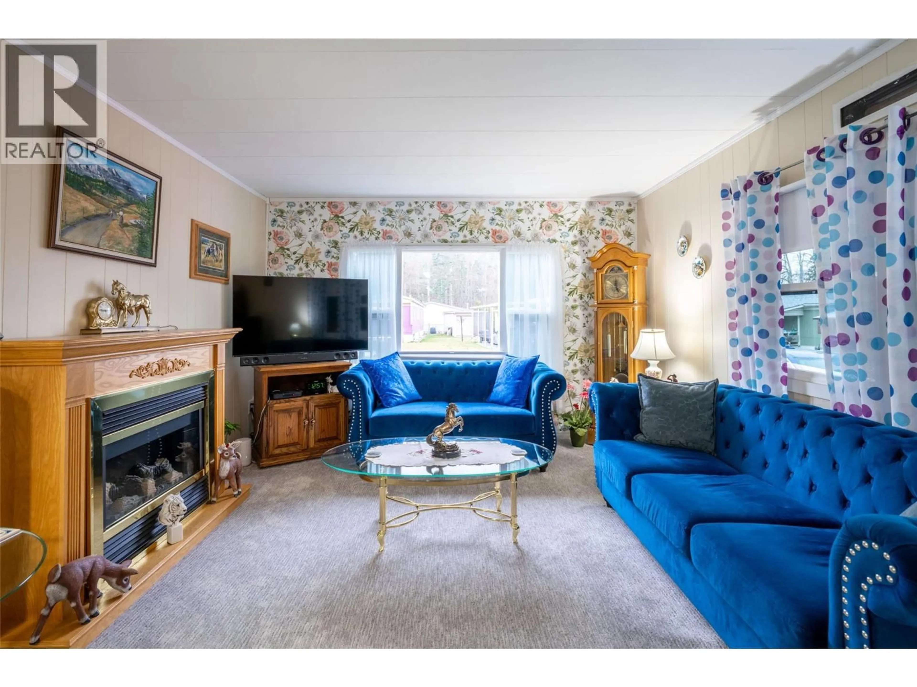 Living room with furniture, unknown for 41 - 4701 PLEASANT VALLEY ROAD, Vernon British Columbia V1T4M7