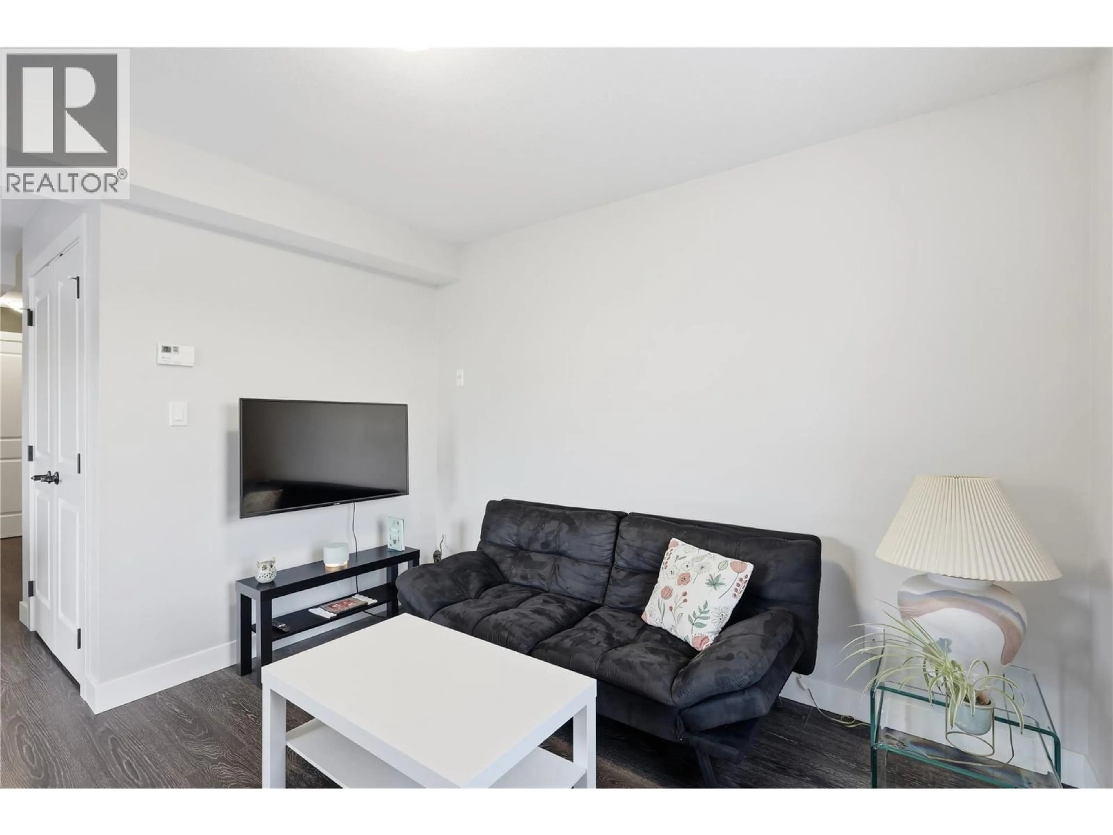 Living room with furniture, wood/laminate floor for 118 - 5170 DALLAS DRIVE, Kamloops British Columbia V2C0C7