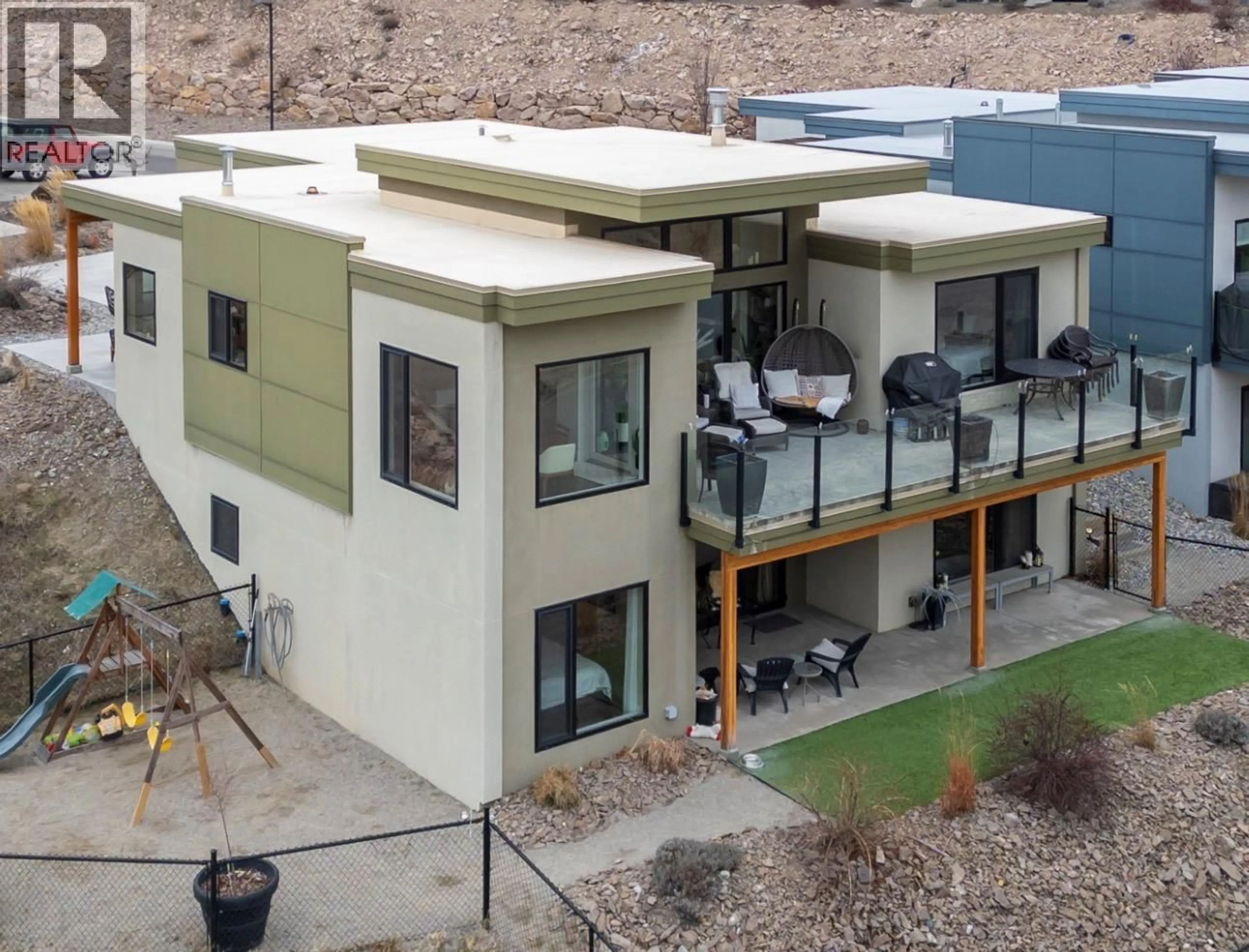 A pic from outside/outdoor area/front of a property/back of a property/a pic from drone, building for 118 VIEW PLACE, Penticton British Columbia V2A0A6