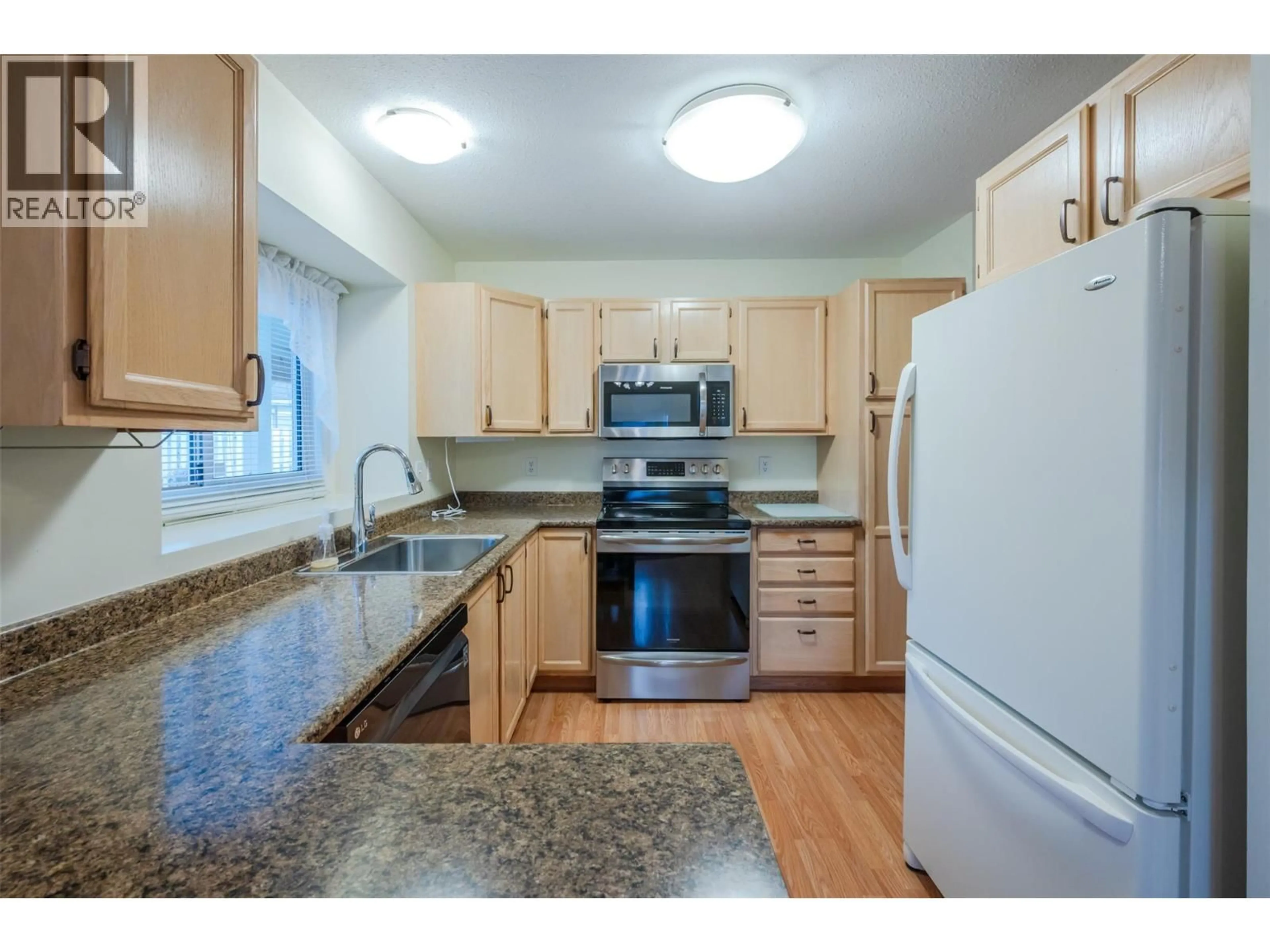Standard kitchen, unknown for 32 KINGFISHER DRIVE, Penticton British Columbia V2A8K6