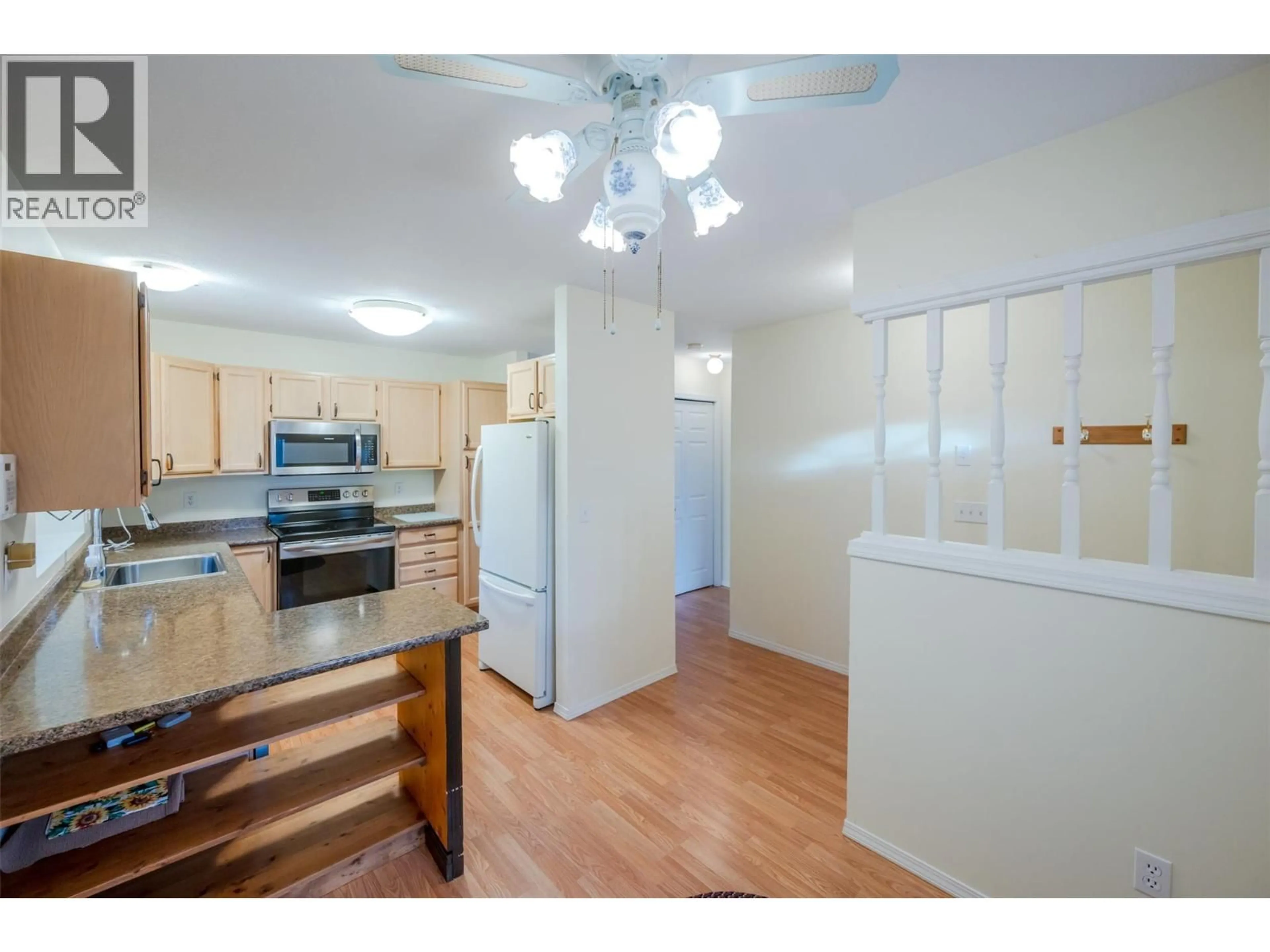 Standard kitchen, wood/laminate floor for 32 KINGFISHER DRIVE, Penticton British Columbia V2A8K6