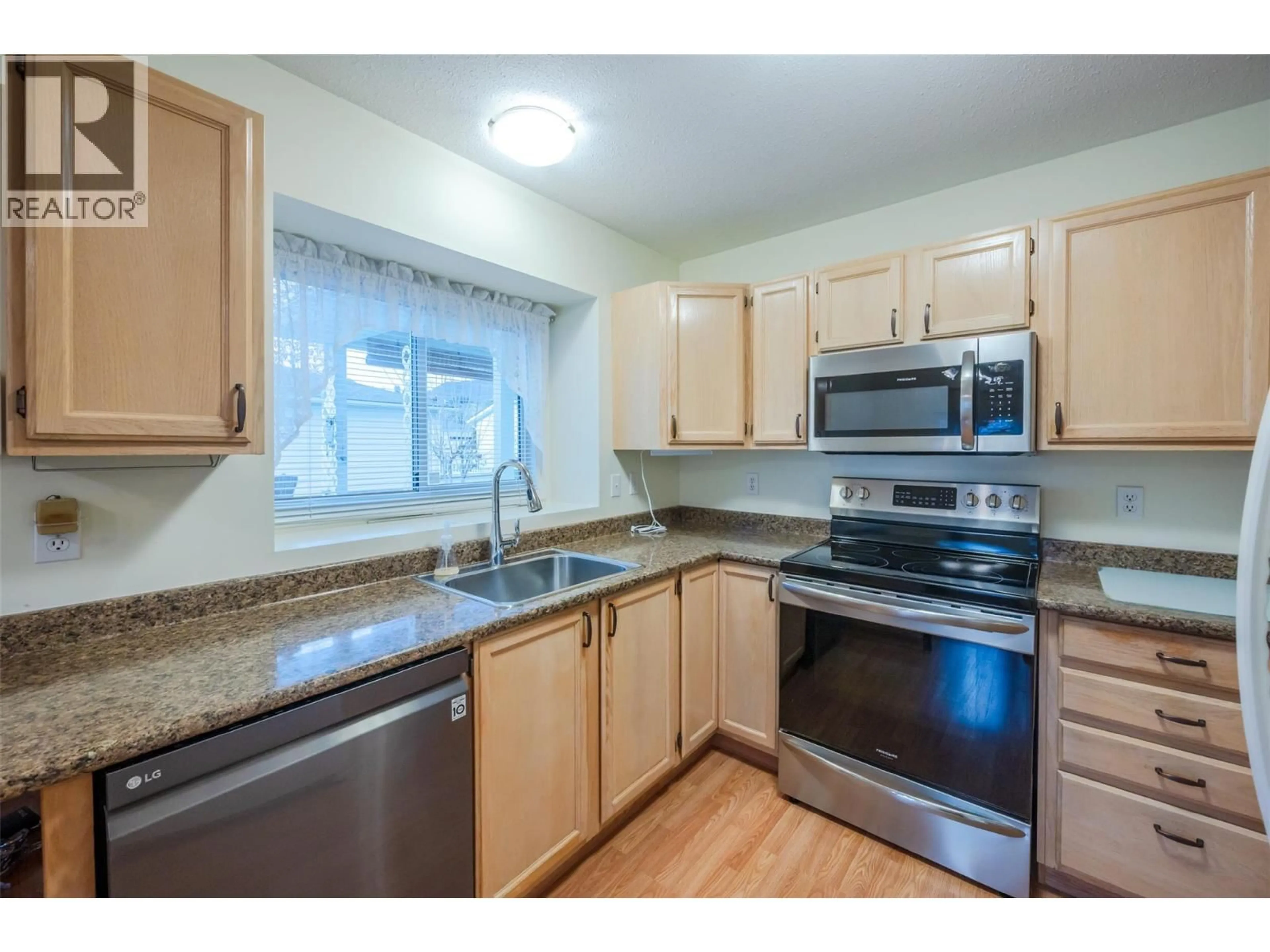 Standard kitchen, unknown for 32 KINGFISHER DRIVE, Penticton British Columbia V2A8K6