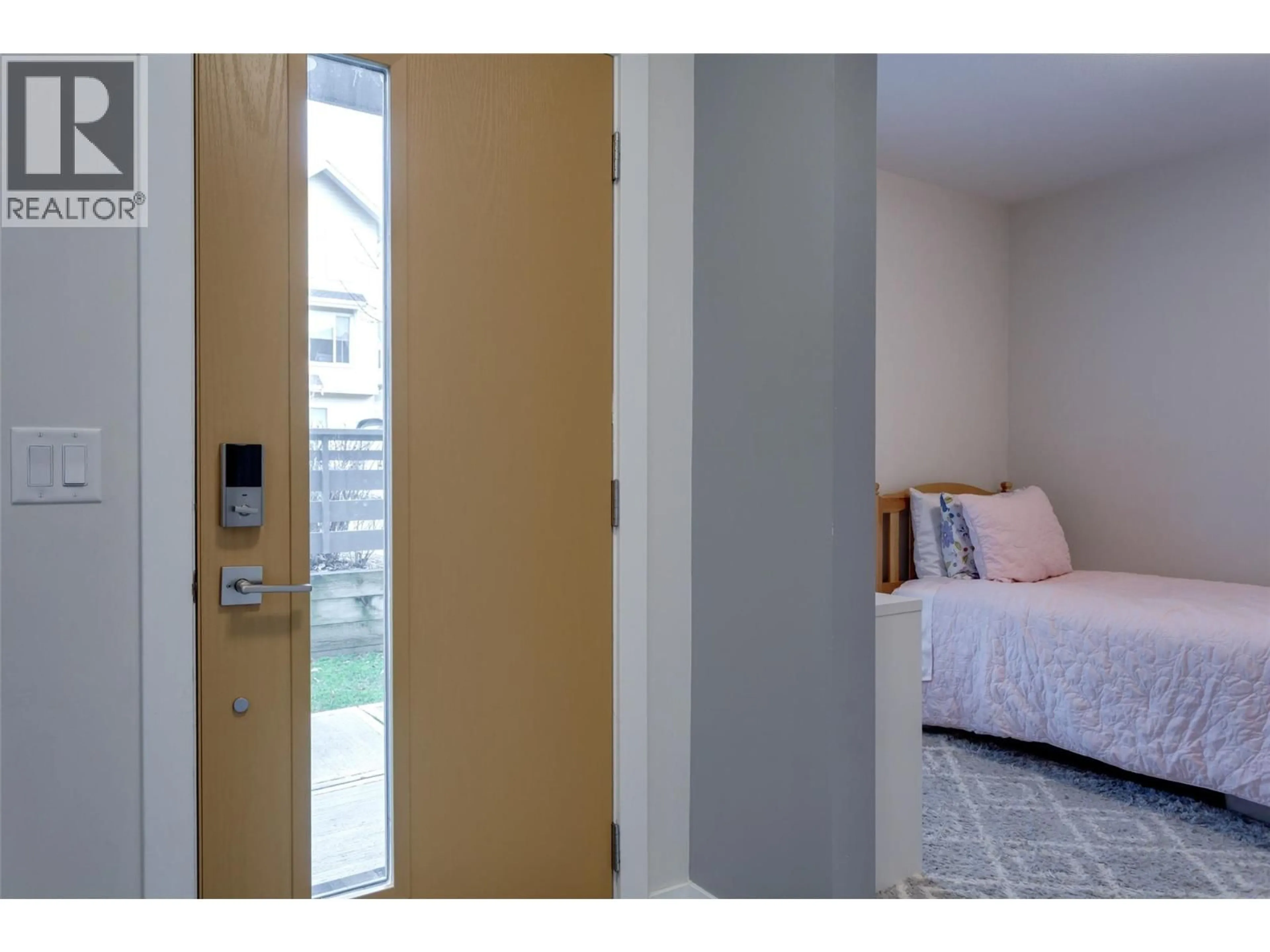 Indoor entryway for 4 - 170 CELANO CRESCENT, Kelowna British Columbia V1V0B6