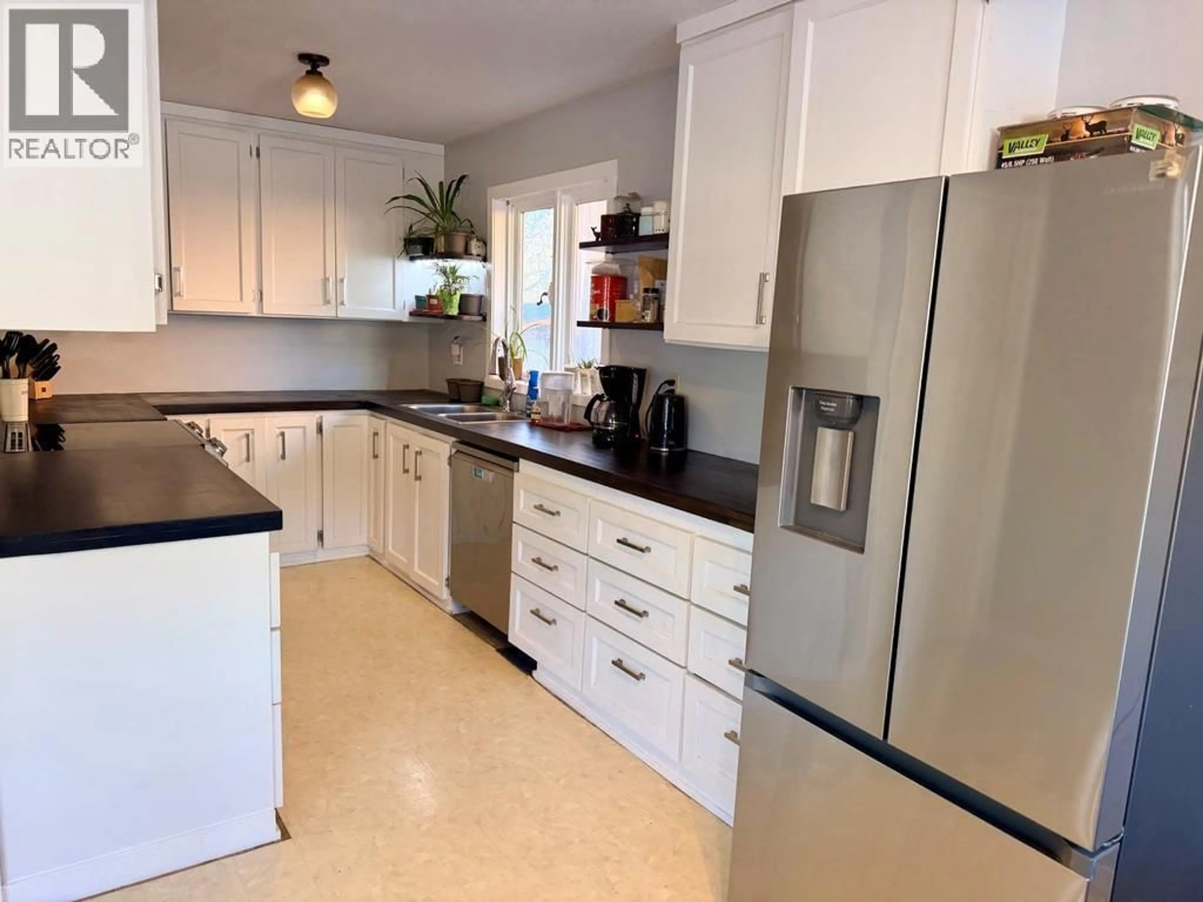 Open concept kitchen, unknown for 151 WOLVERINE AVENUE, Tumbler Ridge British Columbia V0C2W0