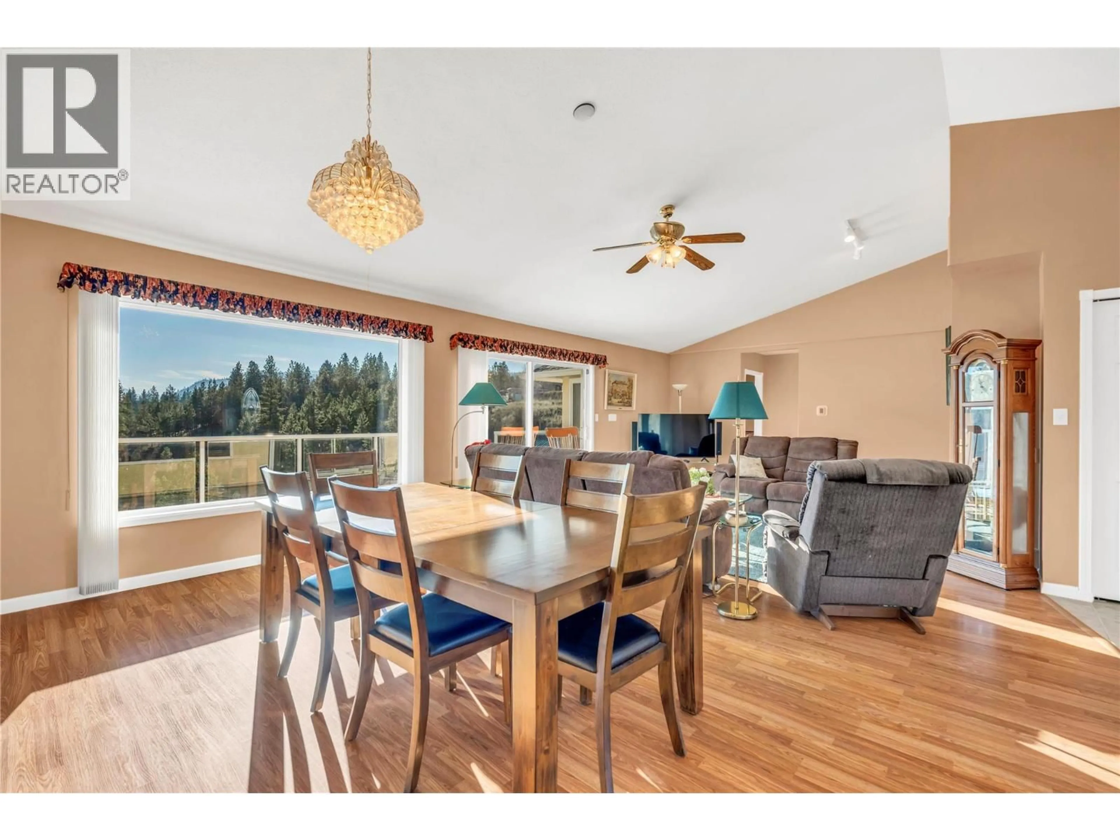 Dining room, wood/laminate floor for 44 - 1840 OLIVER RANCH ROAD, Okanagan Falls British Columbia V0H1R2