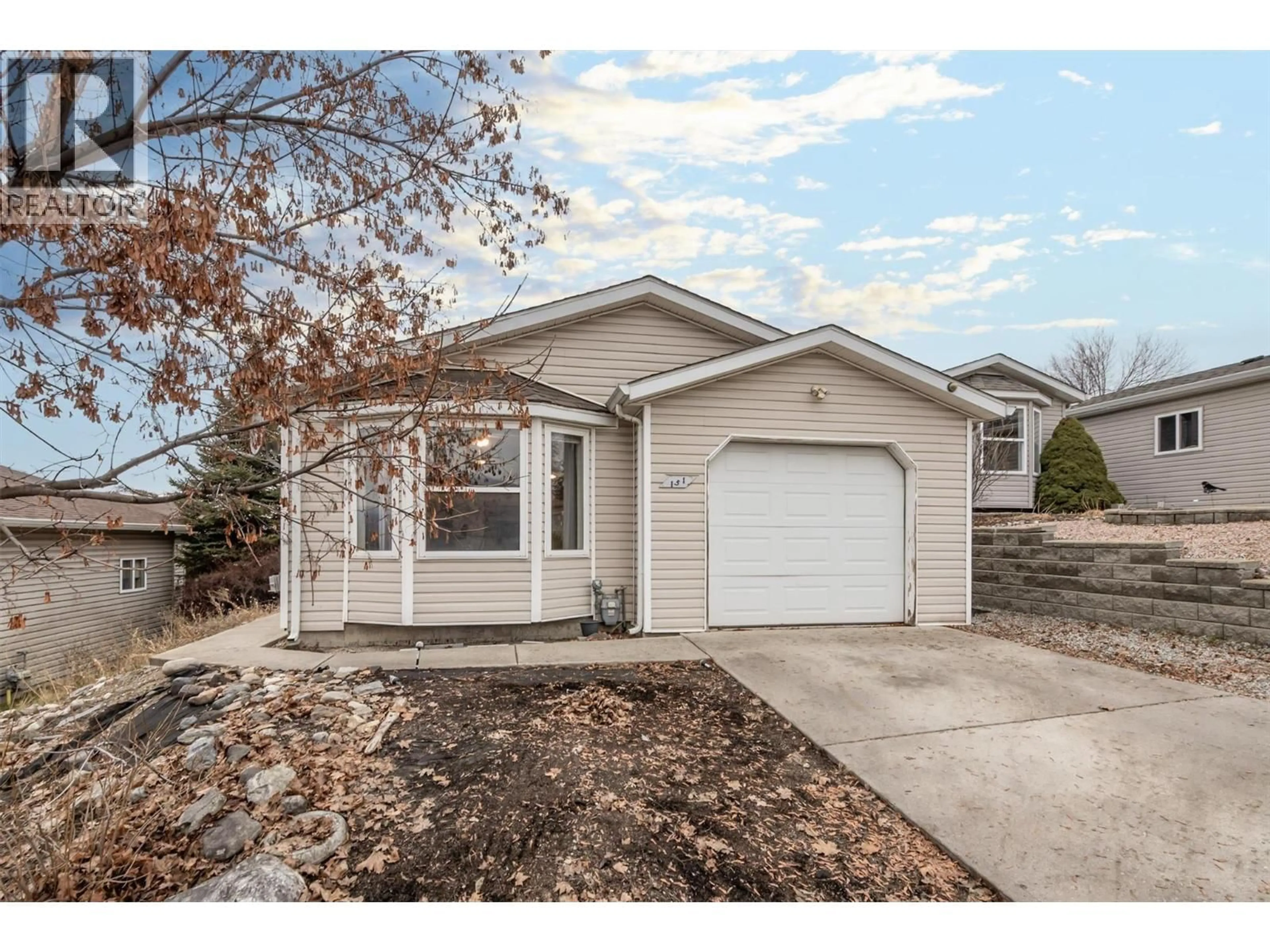 Home with vinyl exterior material, street for 151 - 2550 HOLLYWOOD ROAD NORTH, Kelowna British Columbia V1V2S6