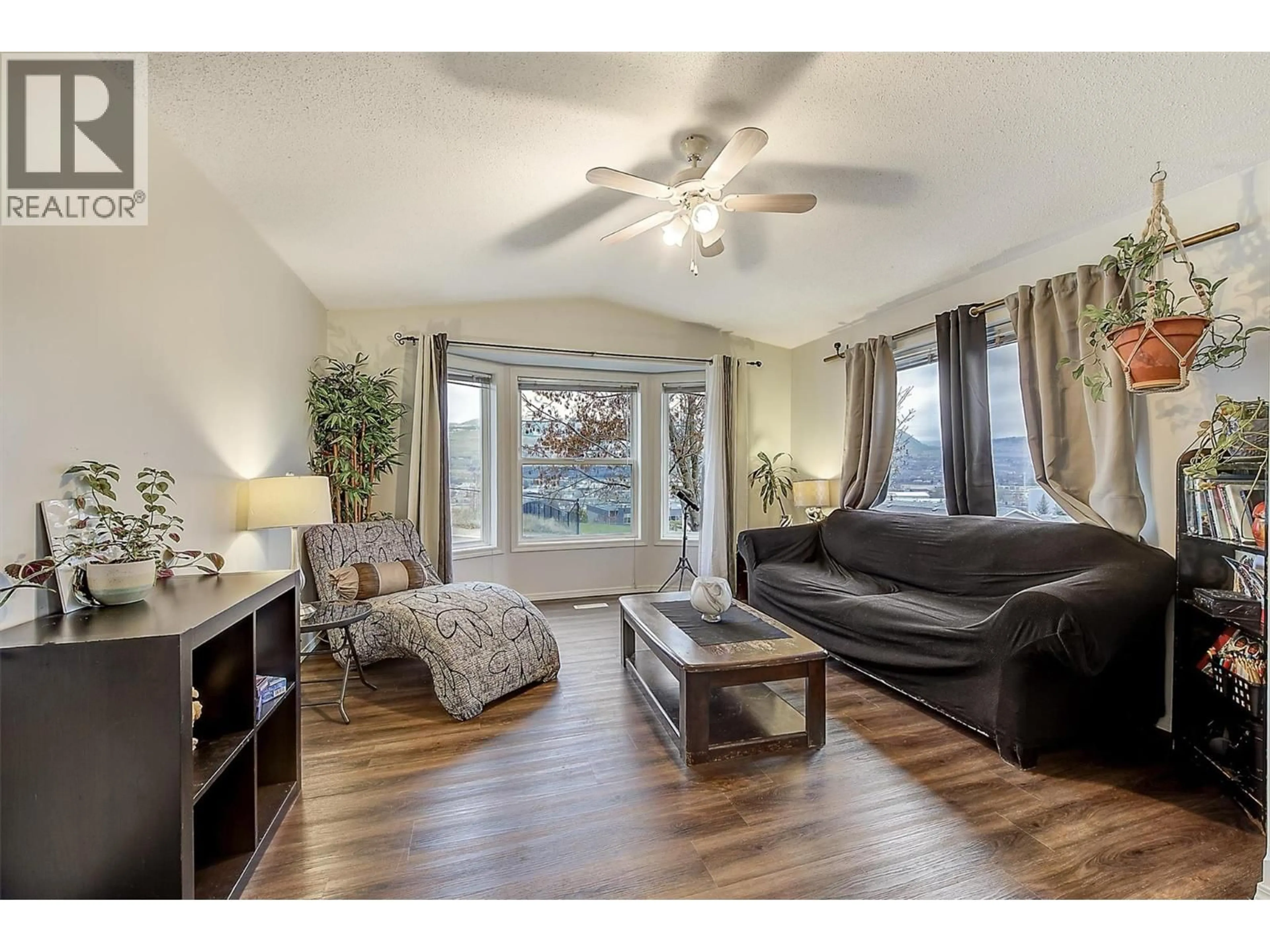 Living room with furniture, wood/laminate floor for 151 - 2550 HOLLYWOOD ROAD NORTH, Kelowna British Columbia V1V2S6