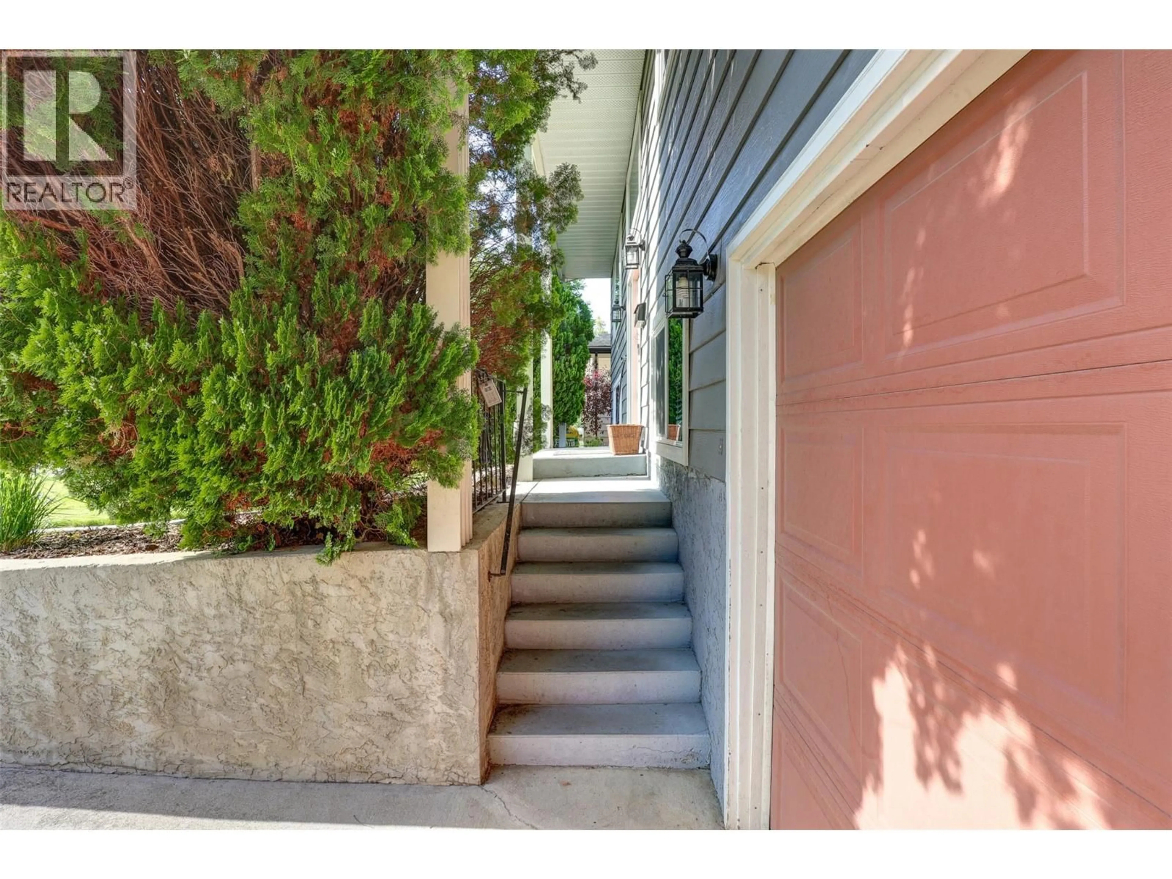 Indoor entryway for 2141 KASLO COURT, Kelowna British Columbia V1Y8B9