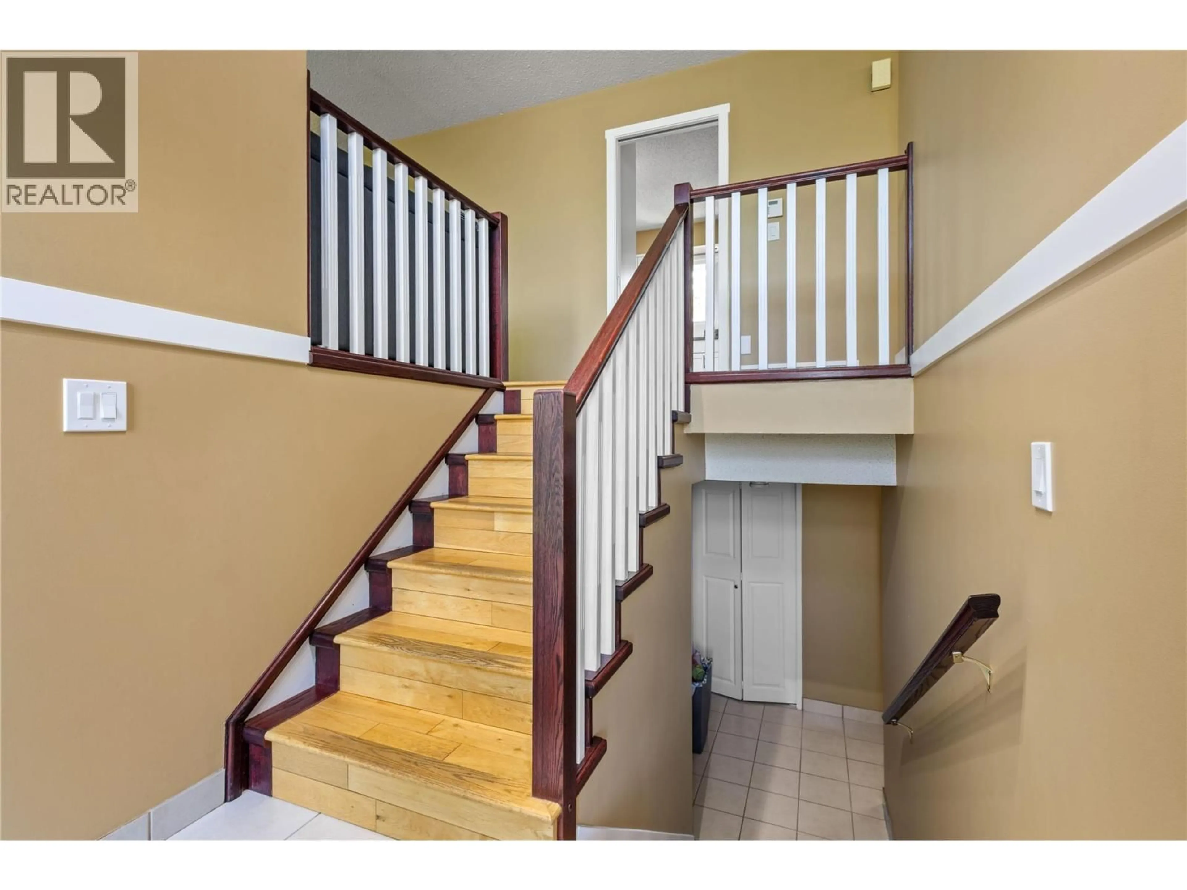 Unknown for 2141 KASLO COURT, Kelowna British Columbia V1Y8B9